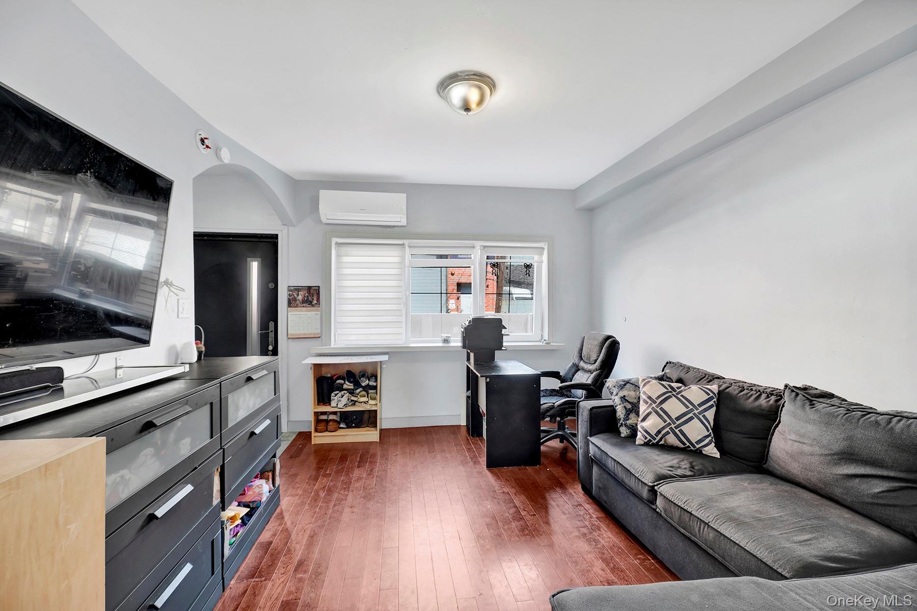 Single Family 57th Queens, NY 11378, MLS-922951-3