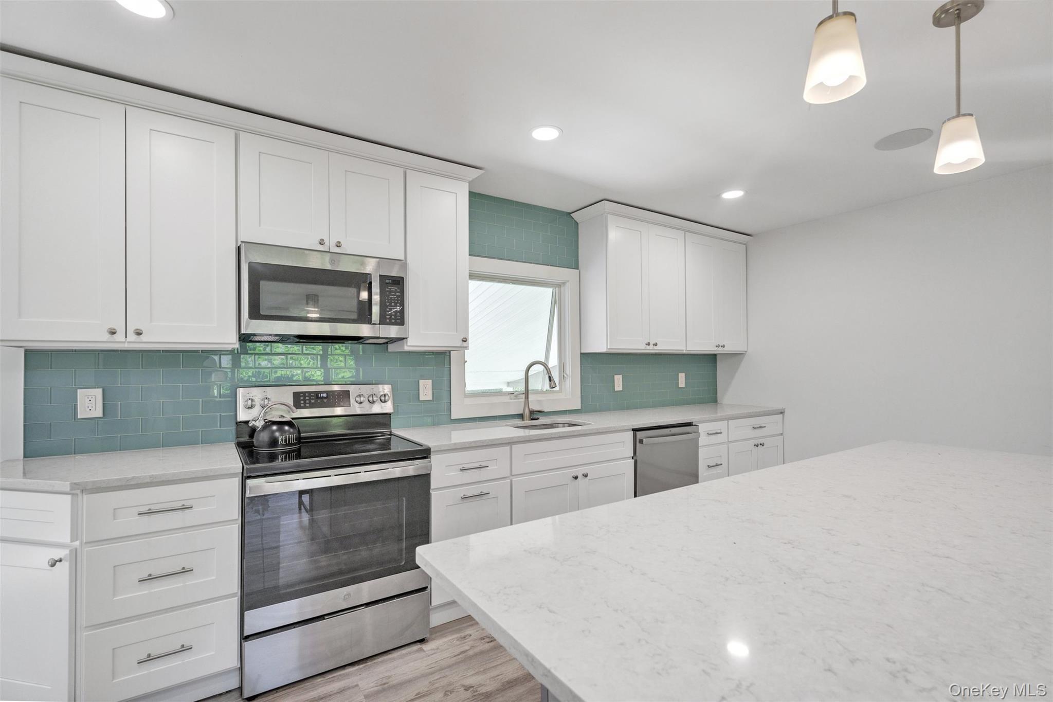 Single Family Suffolk Suffolk County, NY 11946, MLS-922997-24