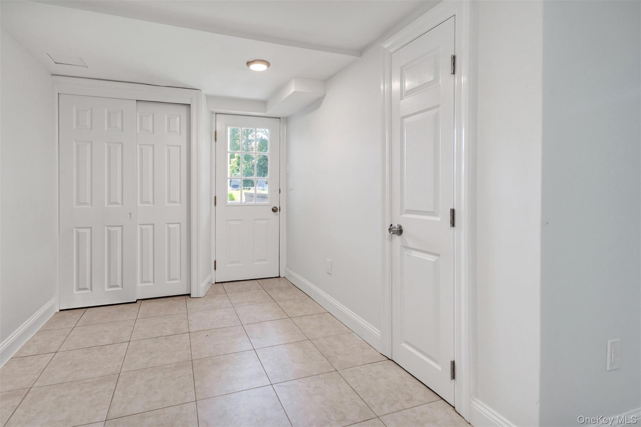 Single Family Suffolk Suffolk County, NY 11946, MLS-922997-33