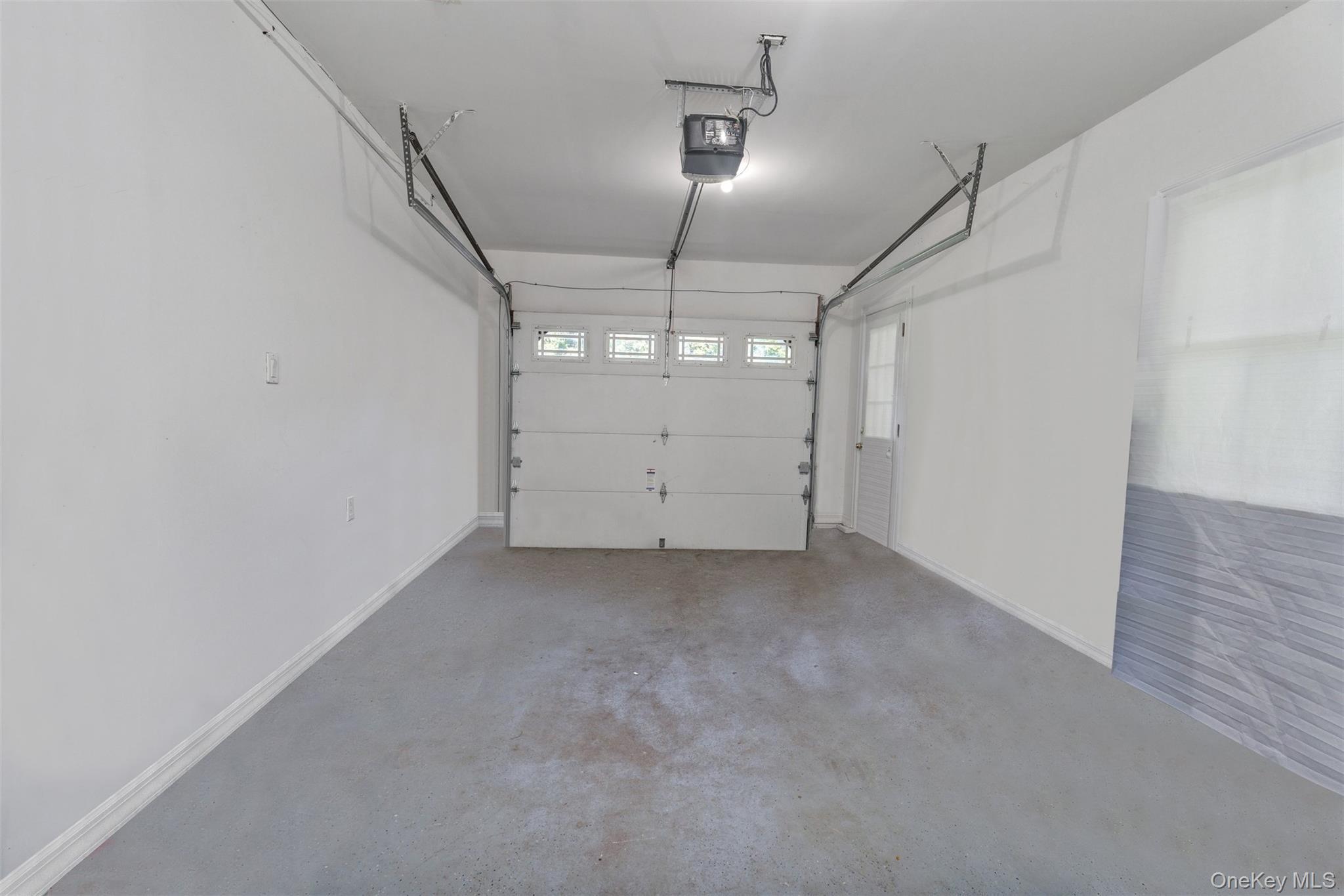 Single Family Suffolk Suffolk County, NY 11946, MLS-922997-34