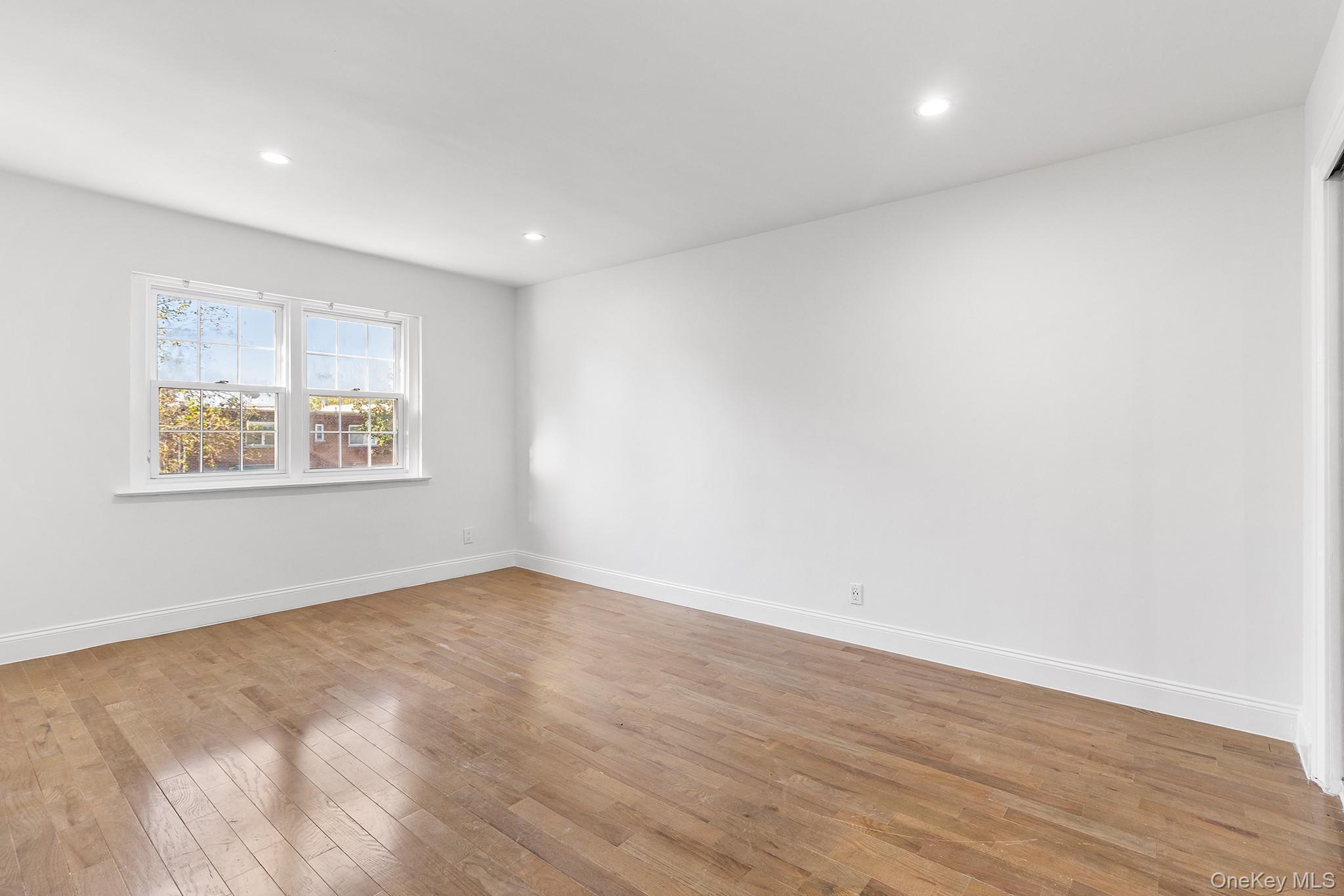 Single Family 221st  Bronx, NY 10467, MLS-923021-23