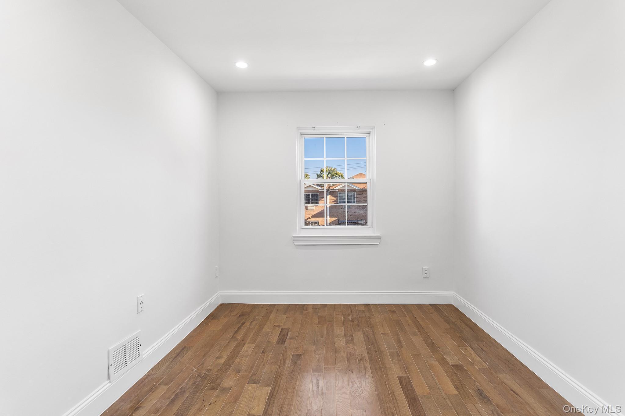 Single Family 221st  Bronx, NY 10467, MLS-923021-27