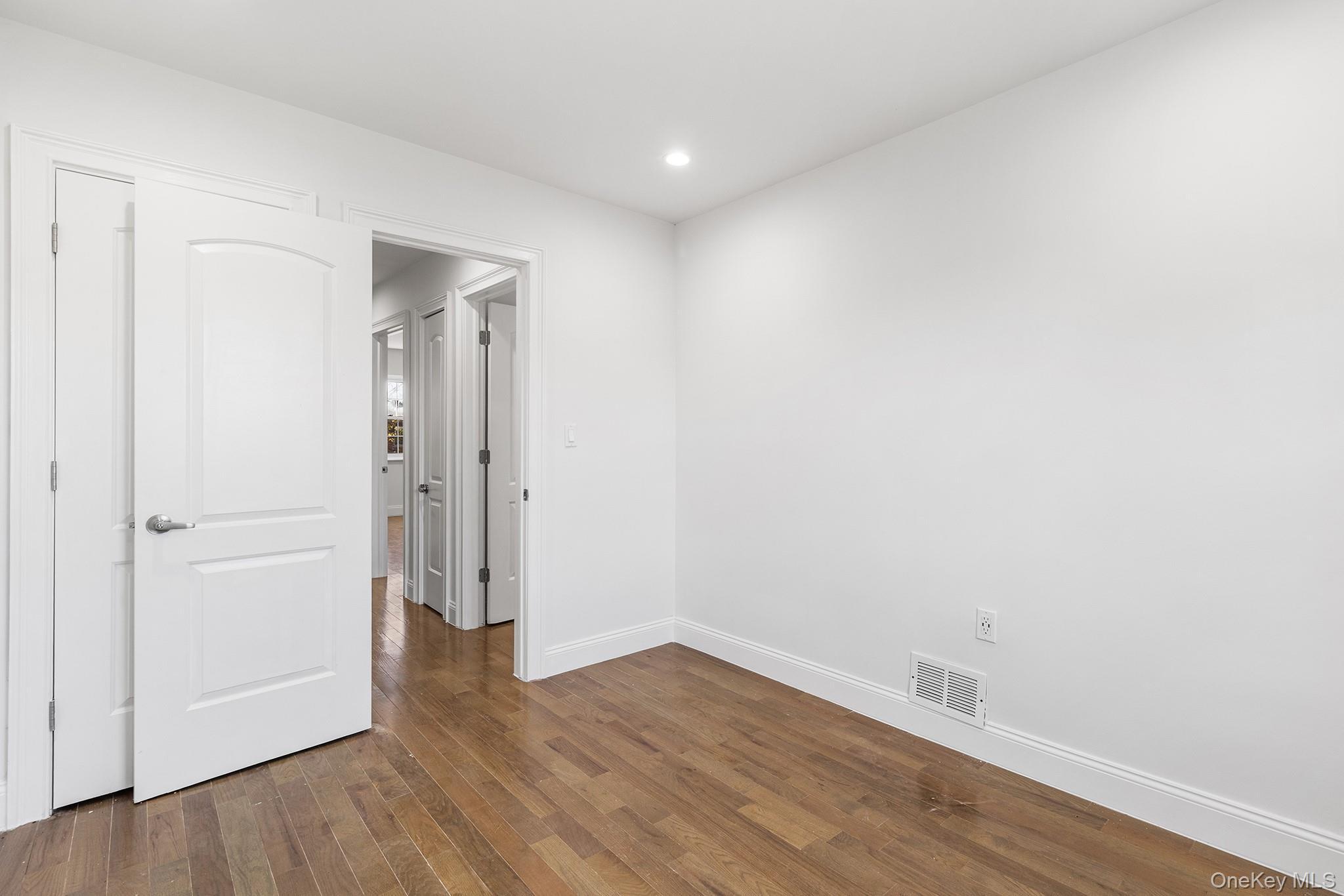 Single Family 221st  Bronx, NY 10467, MLS-923021-28