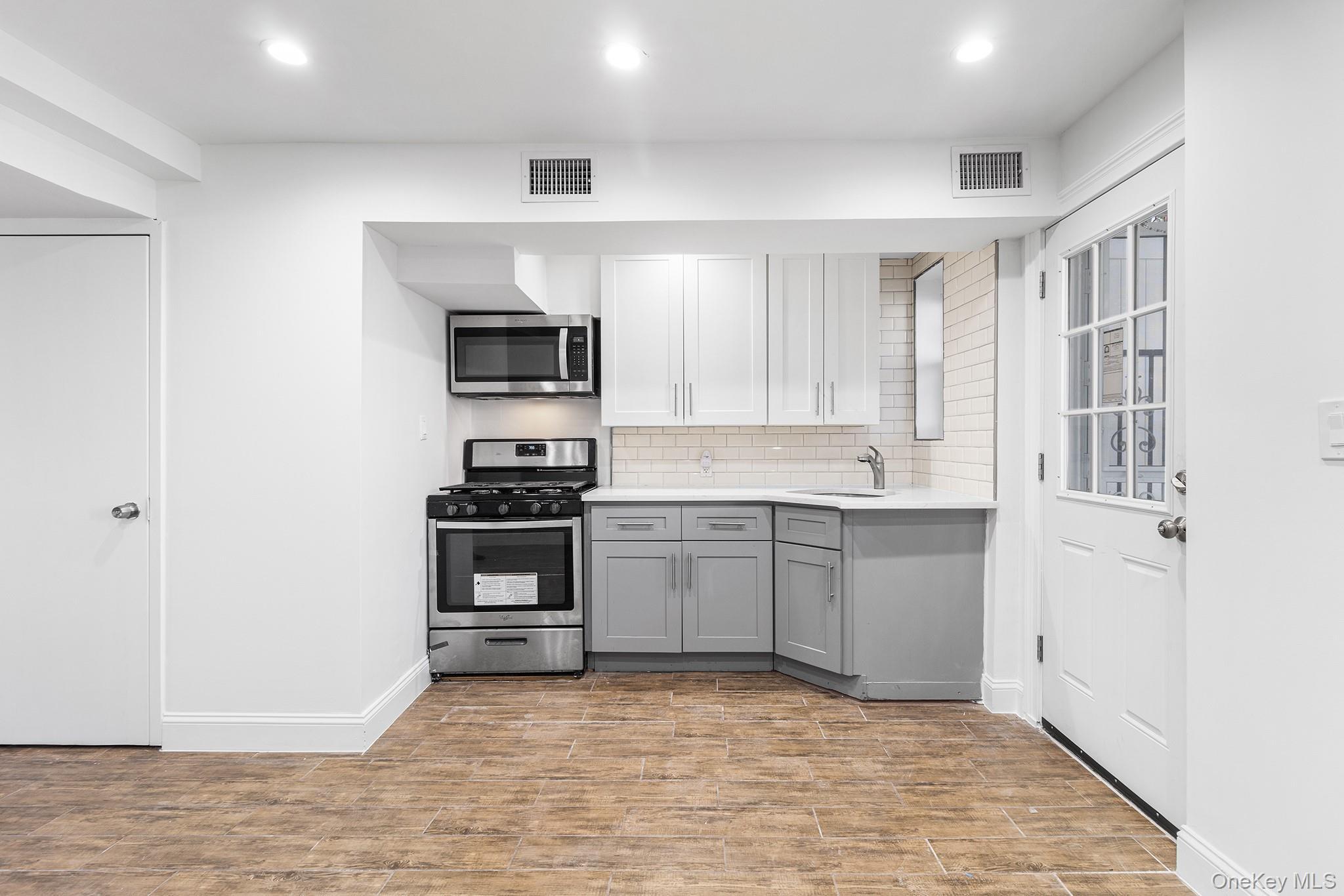 Single Family 221st  Bronx, NY 10467, MLS-923021-7