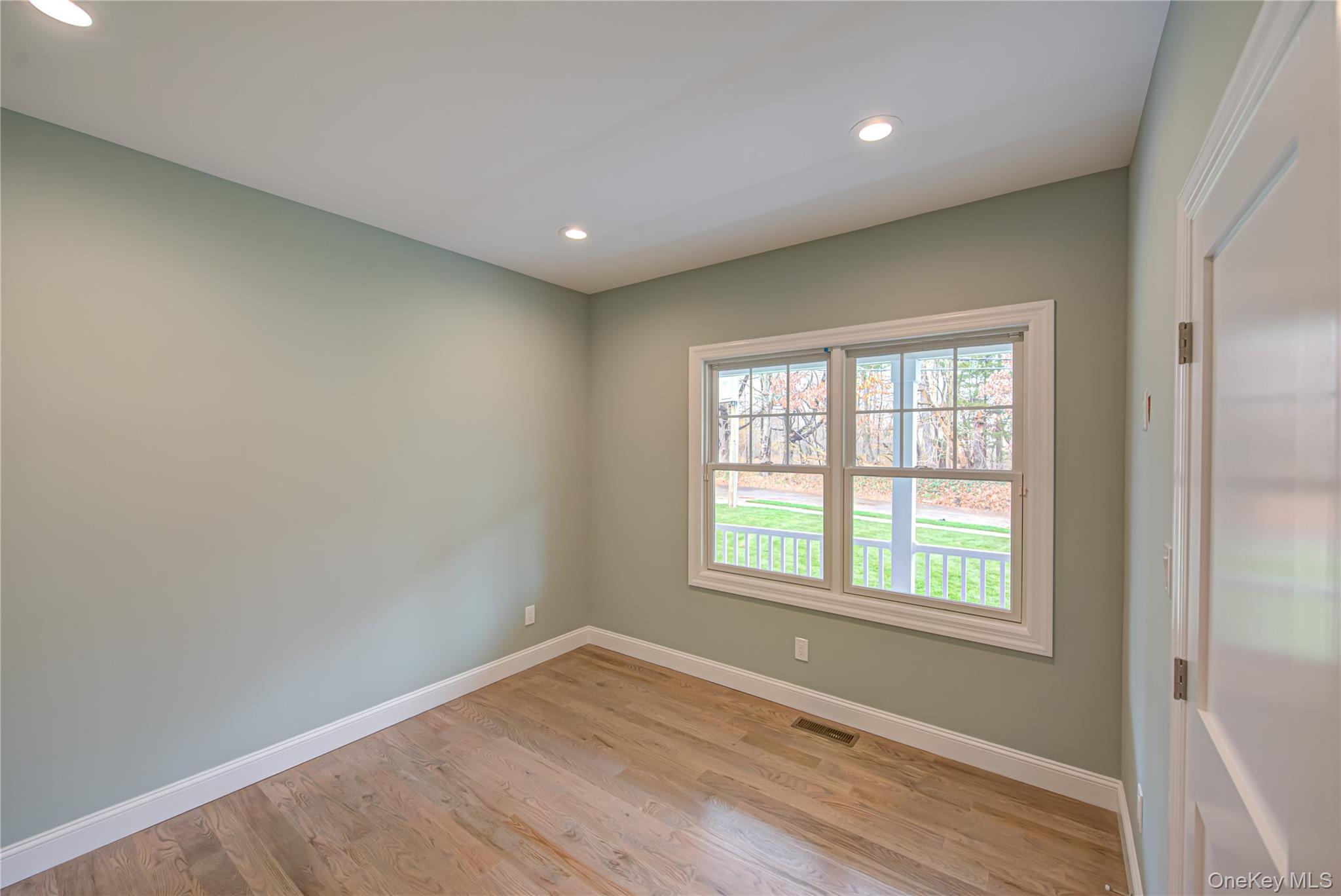 Single Family Southern Suffolk County, NY 11767, MLS-923022-15