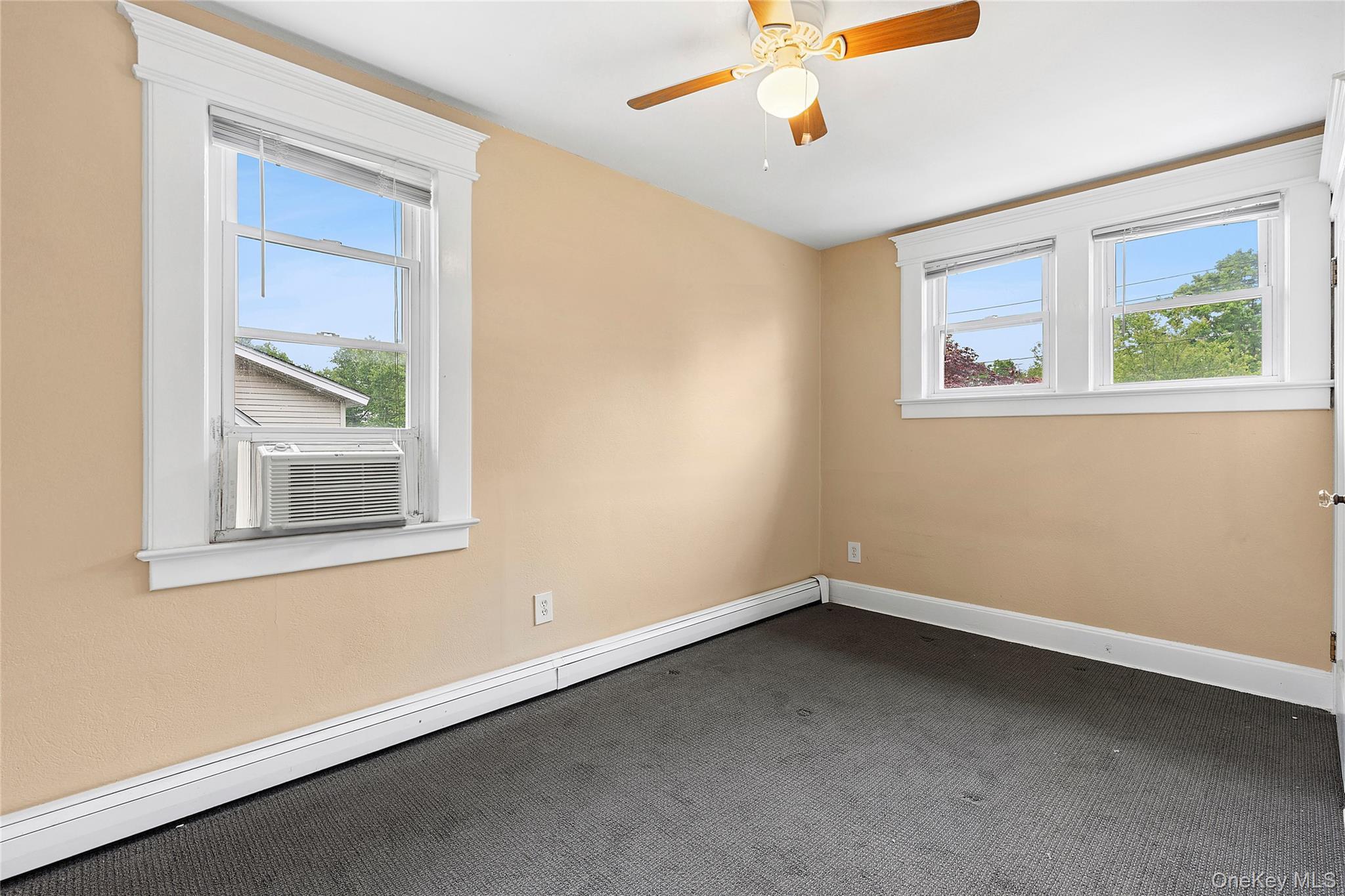 Single Family Roanoke  Suffolk County, NY 11901, MLS-923026-15