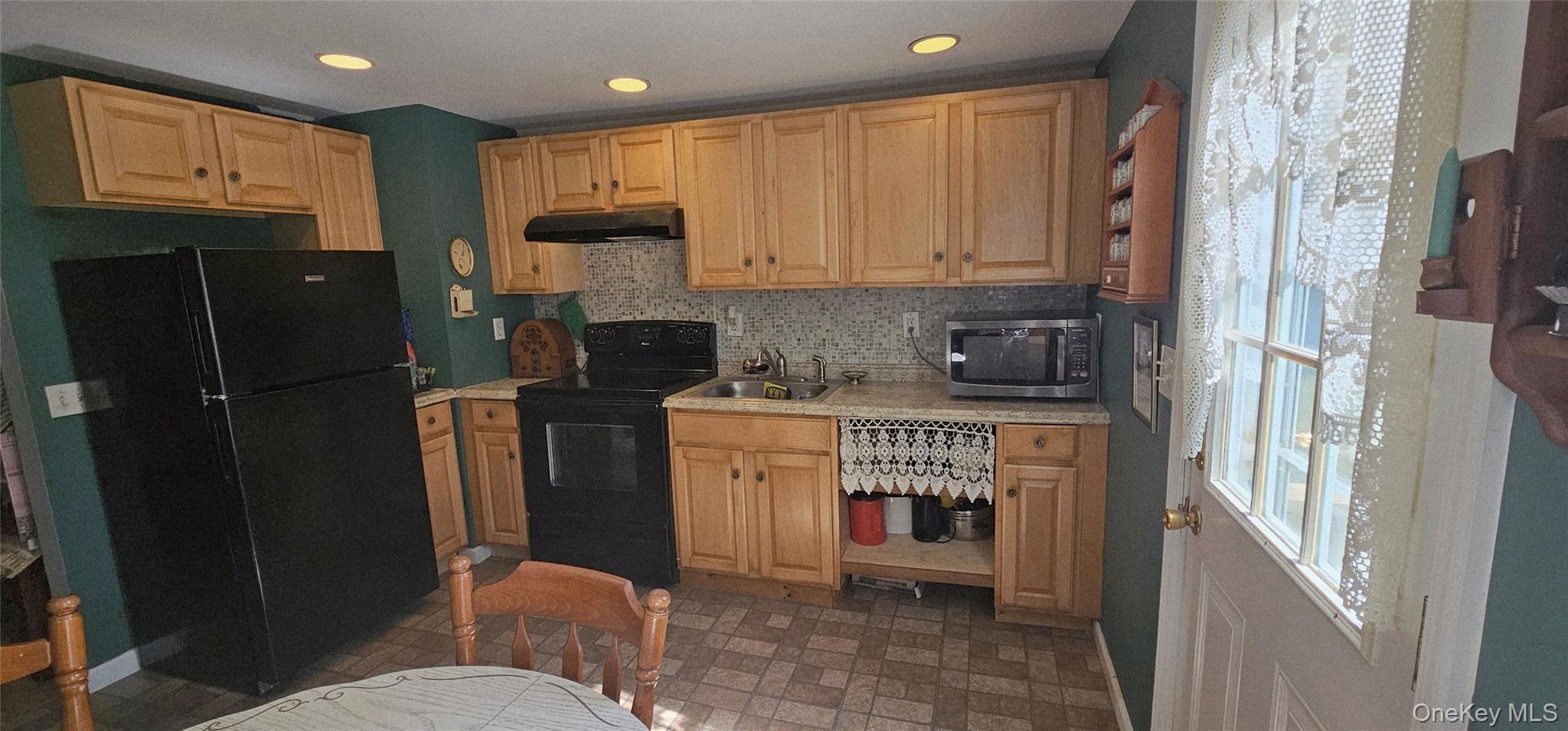 Single Family Miller Suffolk County, NY 11940, MLS-923118-7