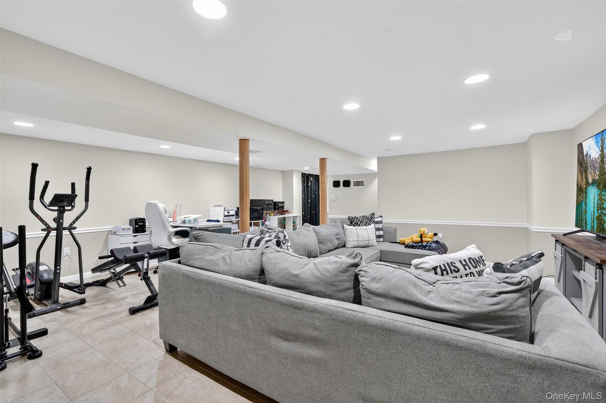 Single Family Manhattan  Orange County, NY 10940, MLS-923151-23