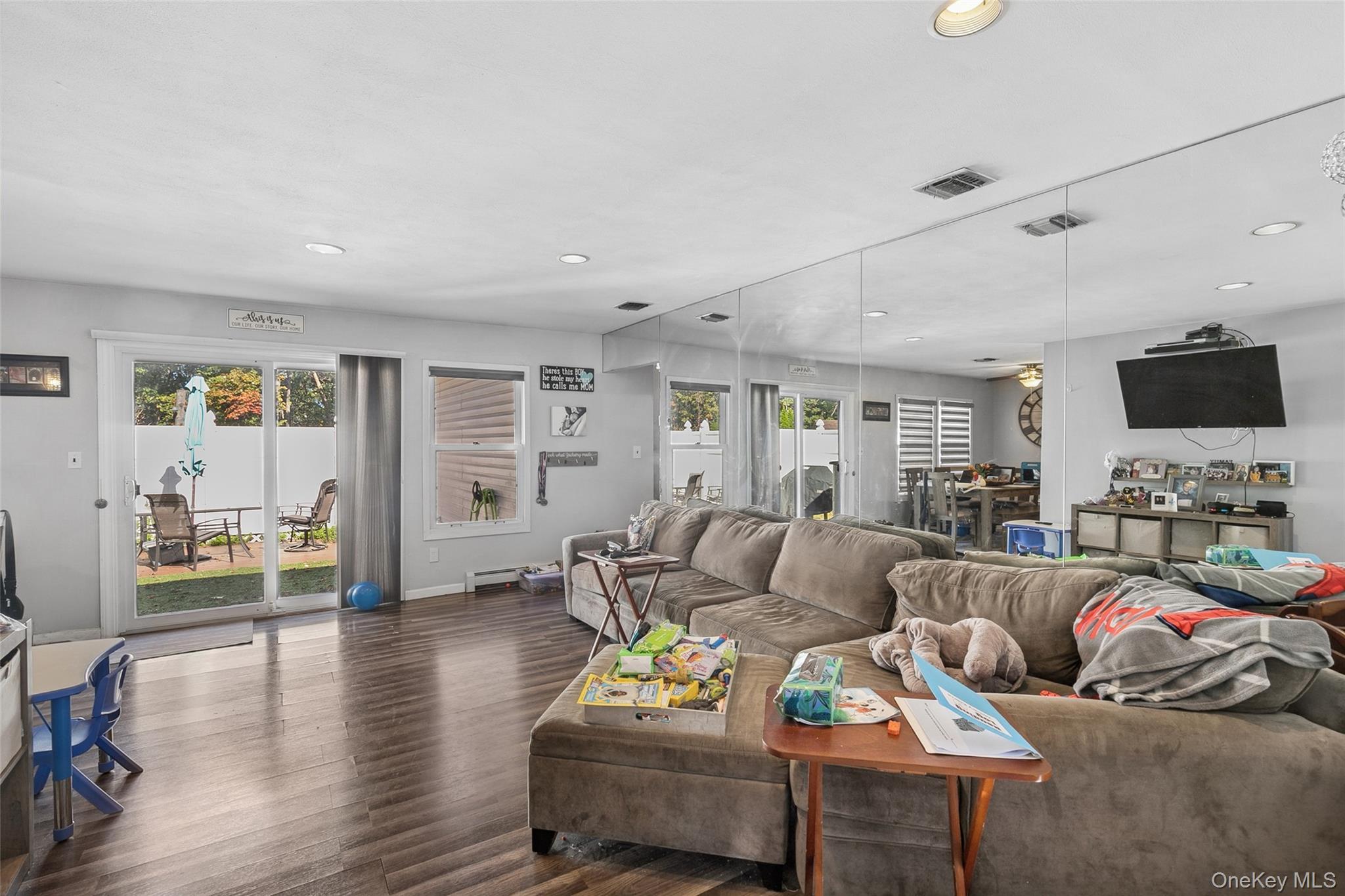 Single Family Gamay  Suffolk County, NY 11725, MLS-923200-31