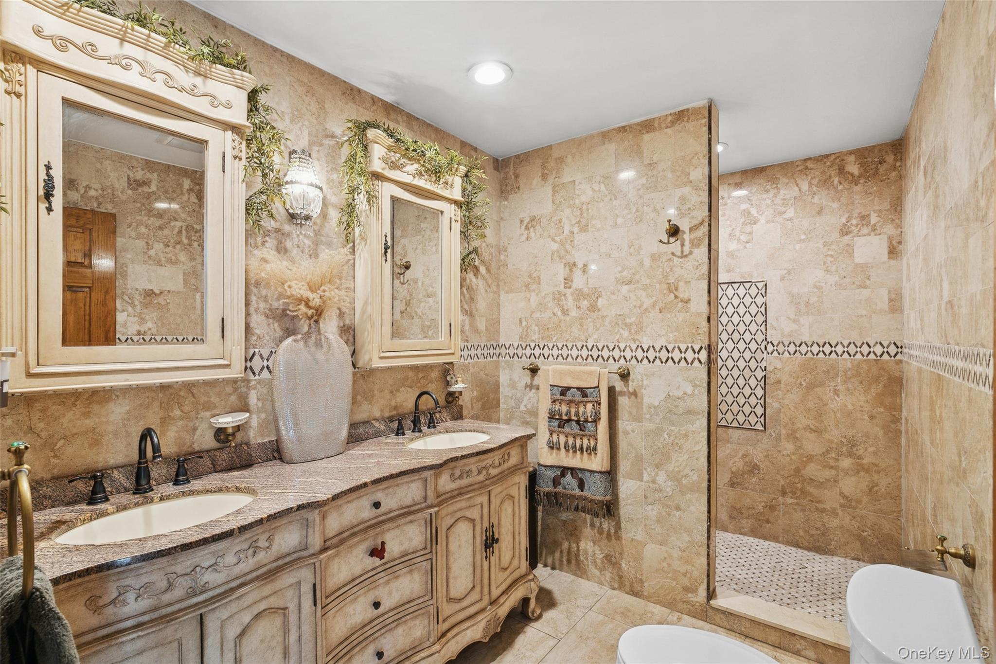 Single Family Gamay  Suffolk County, NY 11725, MLS-923200-6