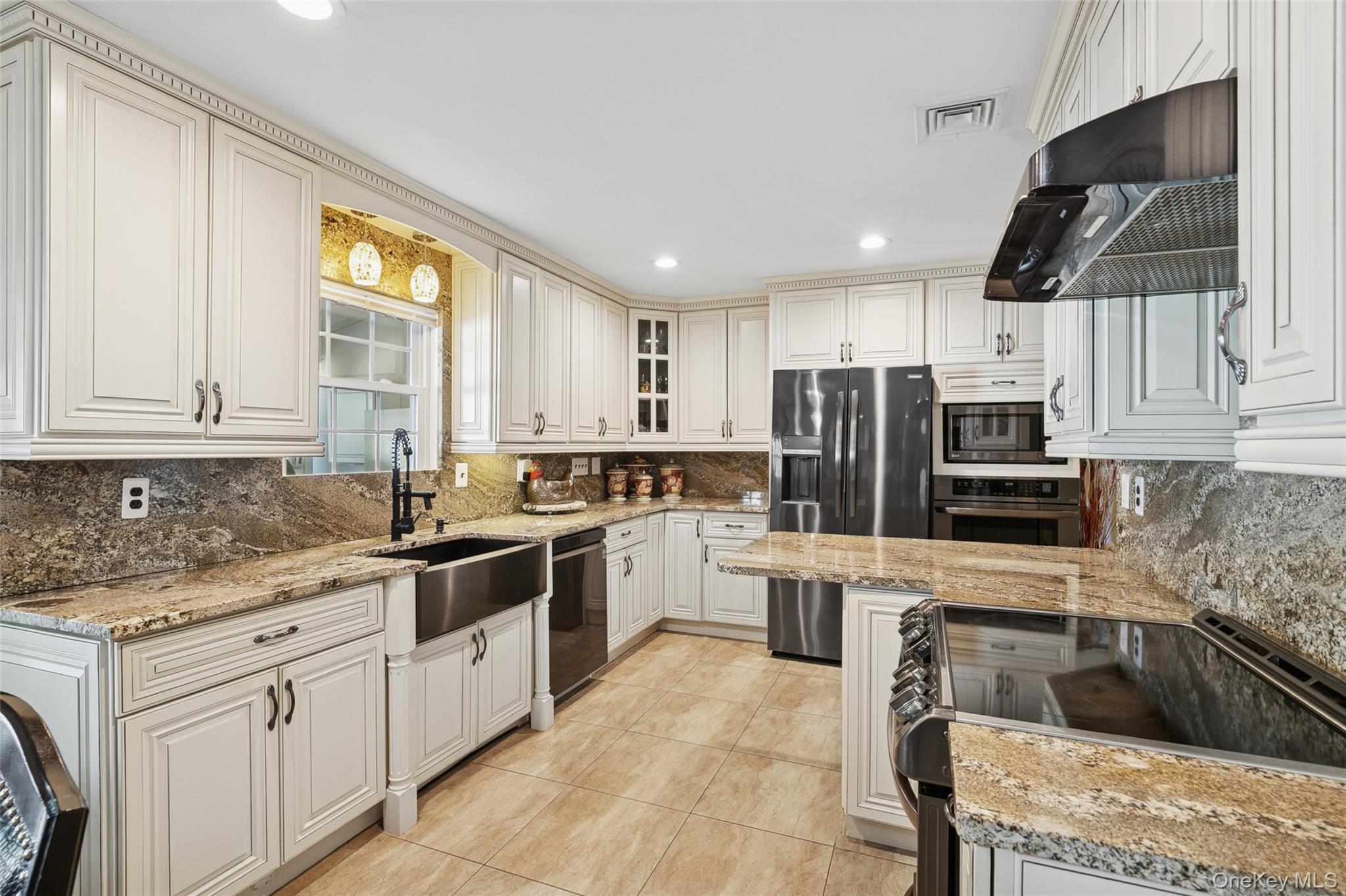 Single Family Gamay  Suffolk County, NY 11725, MLS-923200-8