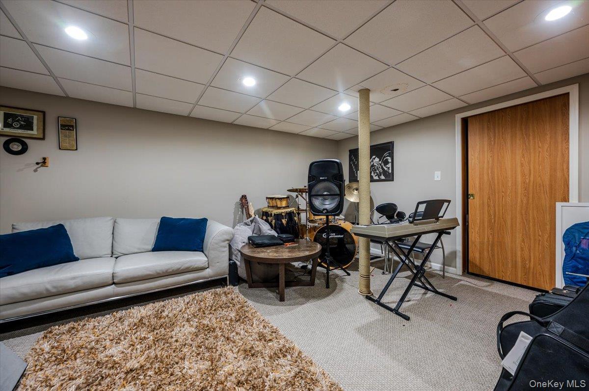 Single Family Karol Nassau County, NY 11753, MLS-923201-25