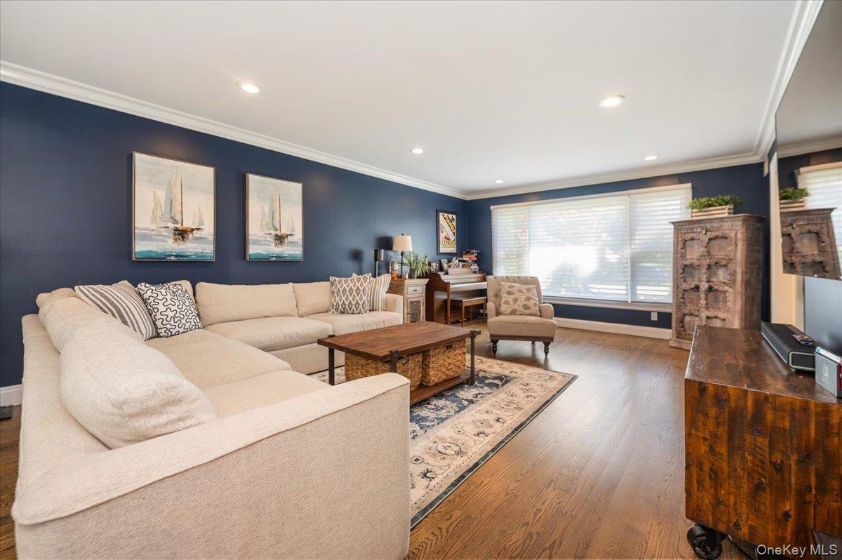 Single Family Karol Nassau County, NY 11753, MLS-923201-5