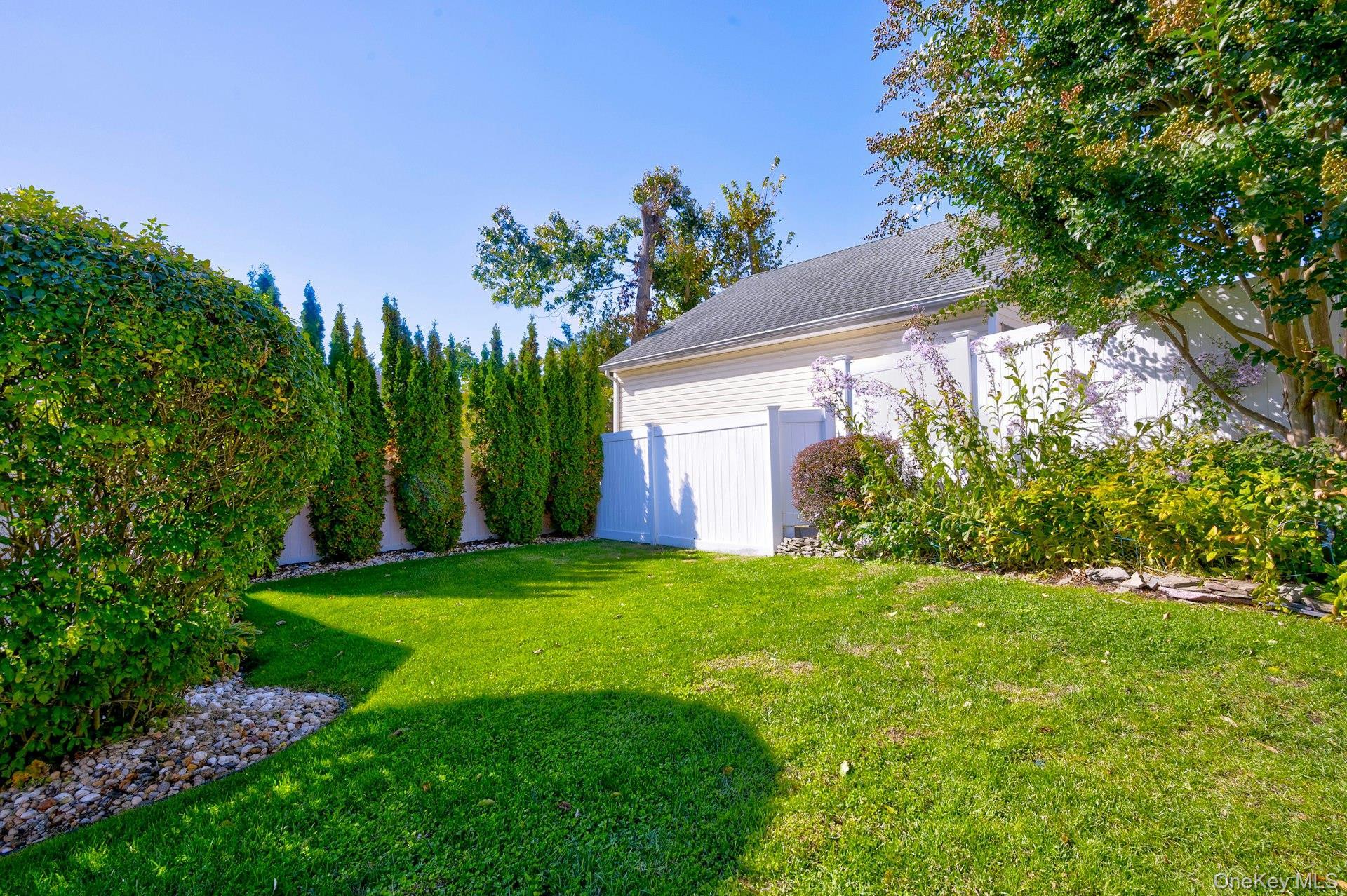 Single Family Overlook  Suffolk County, NY 11743, MLS-923202-30