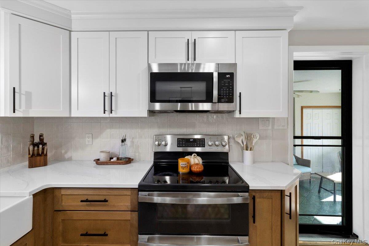 Single Family Mountain View Out Of Area, NY 12090, MLS-923208-10