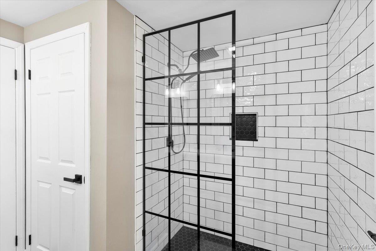 Single Family Mountain View Out Of Area, NY 12090, MLS-923208-17