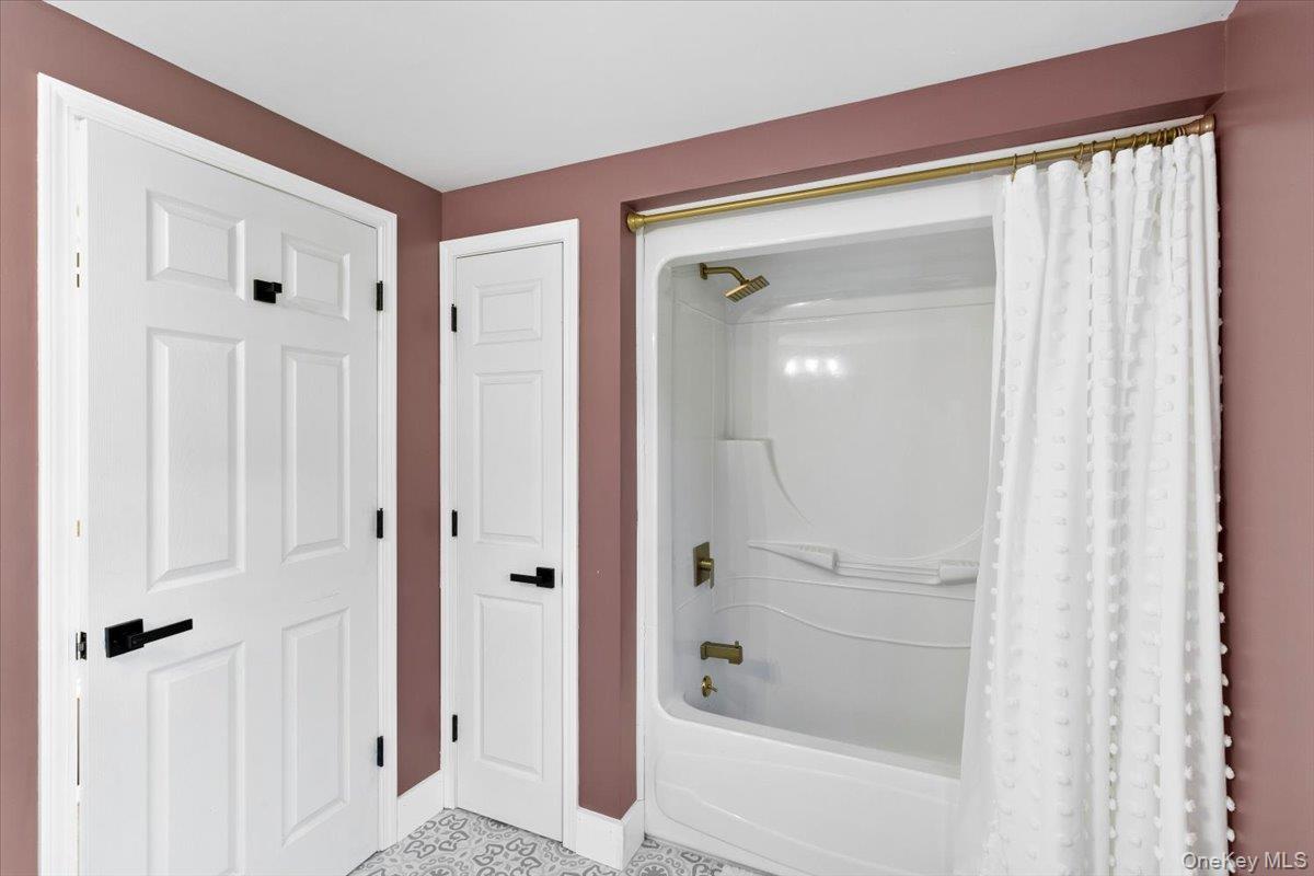 Single Family Mountain View Out Of Area, NY 12090, MLS-923208-35