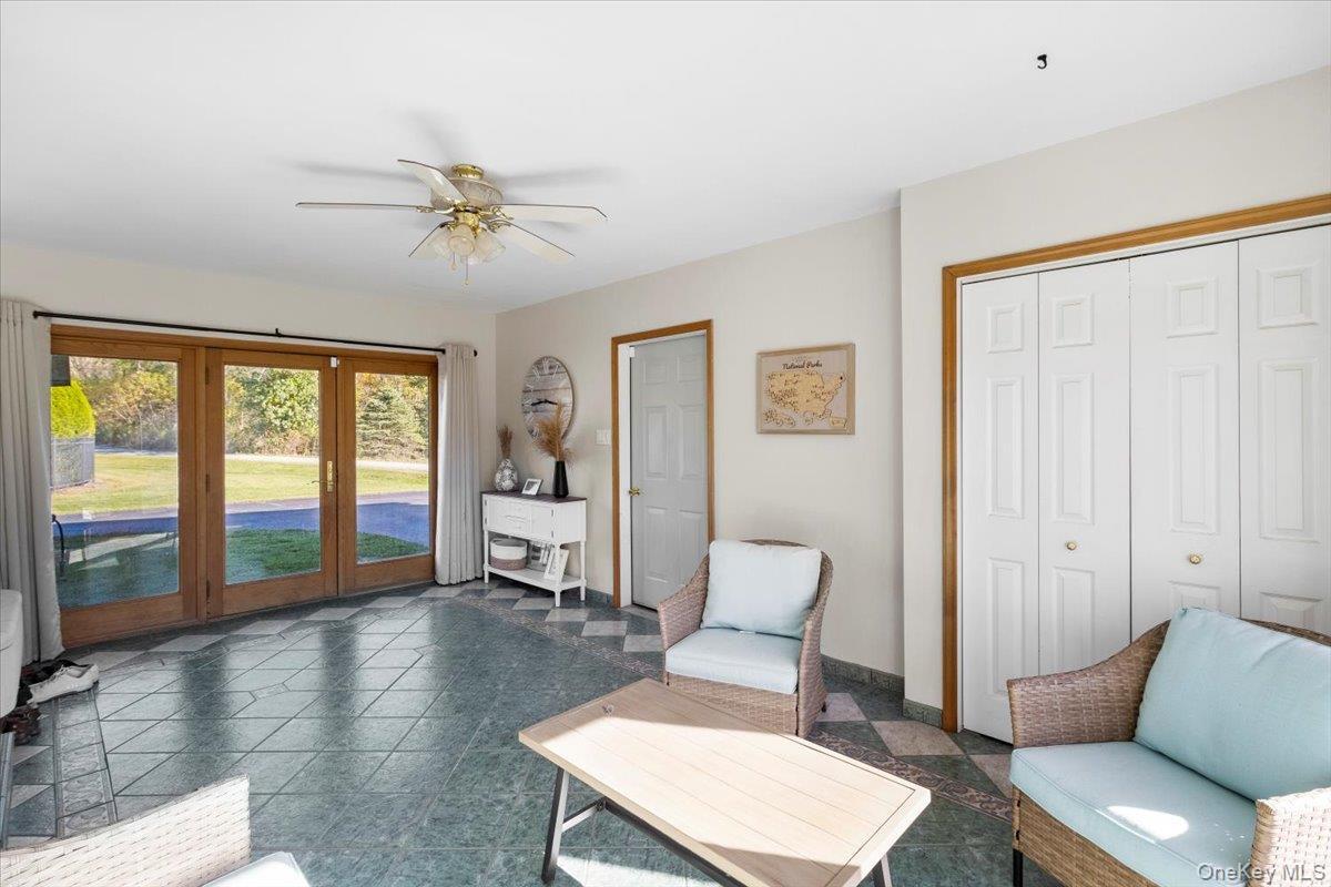 Single Family Mountain View Out Of Area, NY 12090, MLS-923208-6