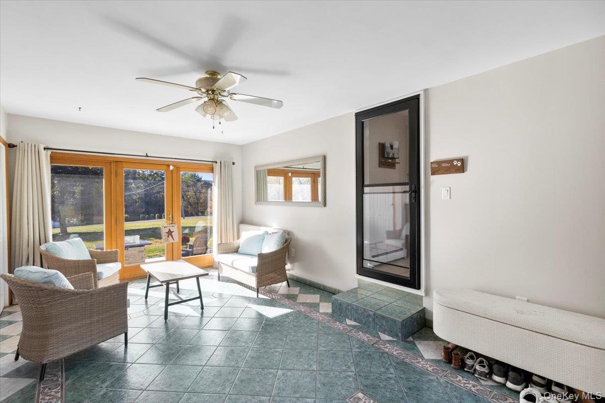 Single Family Mountain View Out Of Area, NY 12090, MLS-923208-7