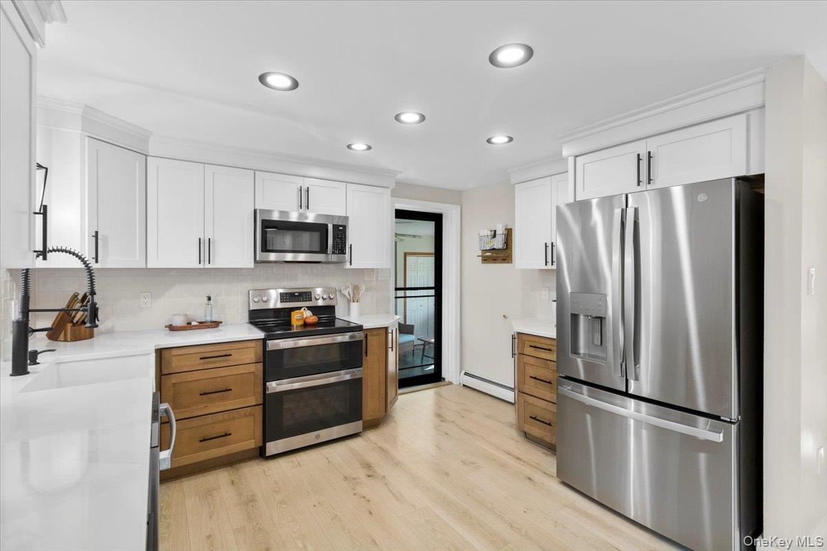 Single Family Mountain View Out Of Area, NY 12090, MLS-923208-8