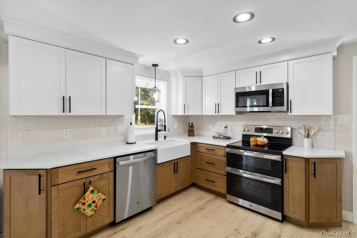 Single Family Mountain View Out Of Area, NY 12090, MLS-923208-9