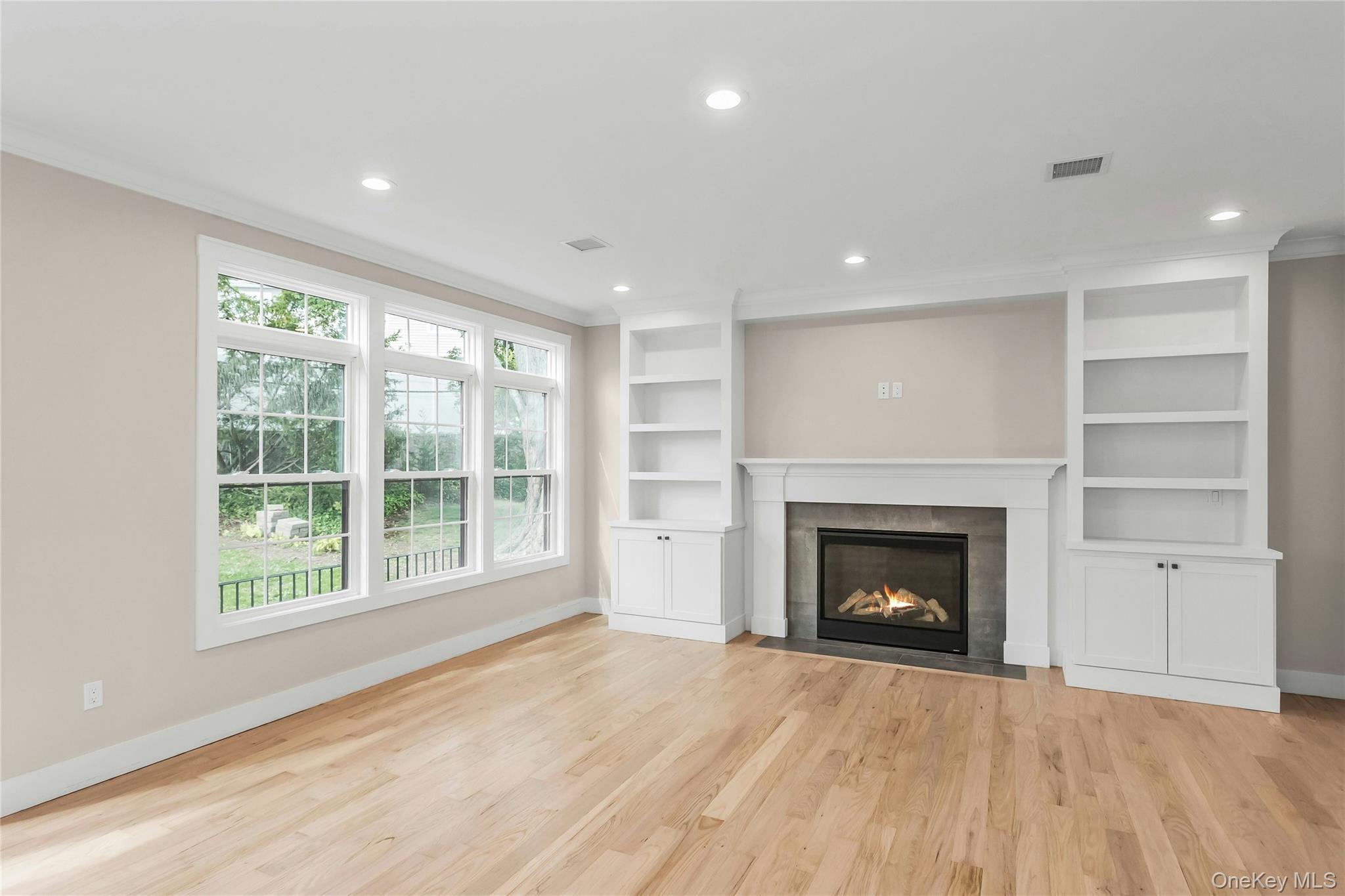 Single Family Cheshire Nassau County, NY 11791, MLS-923283-16