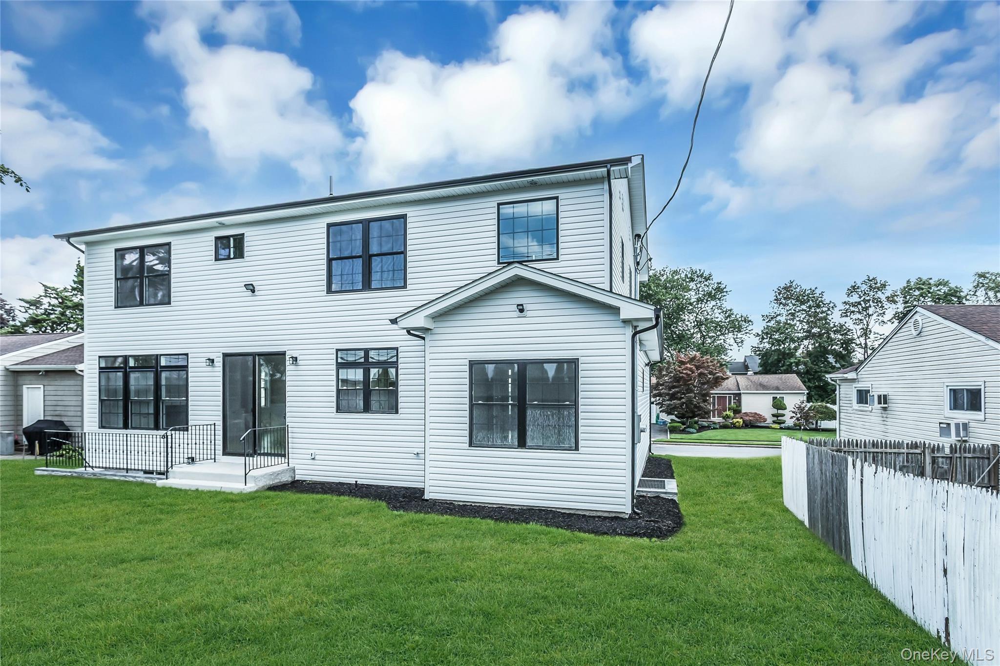 Single Family Cheshire Nassau County, NY 11791, MLS-923283-33