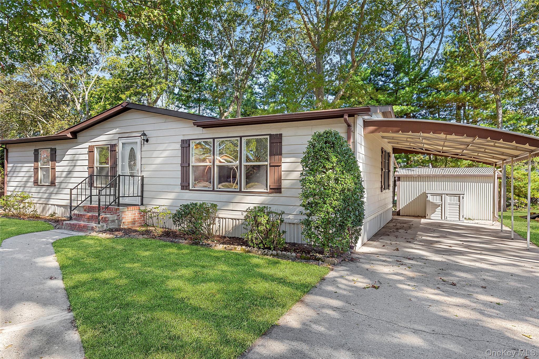 Single Family Old Country  Suffolk County, NY 11901, MLS-923306-2