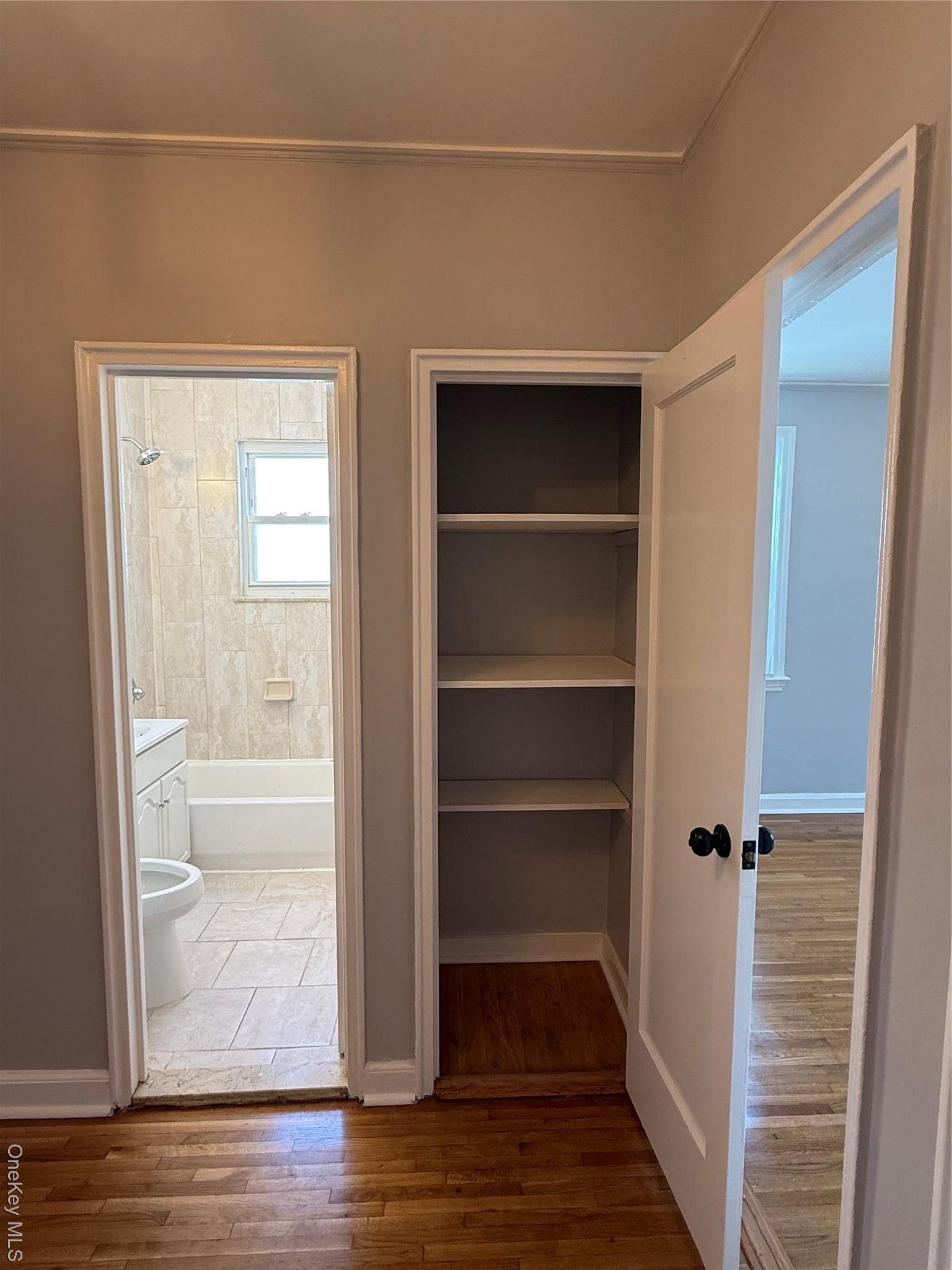 Apartment Amundson Bronx, NY 10466, MLS-923345-13