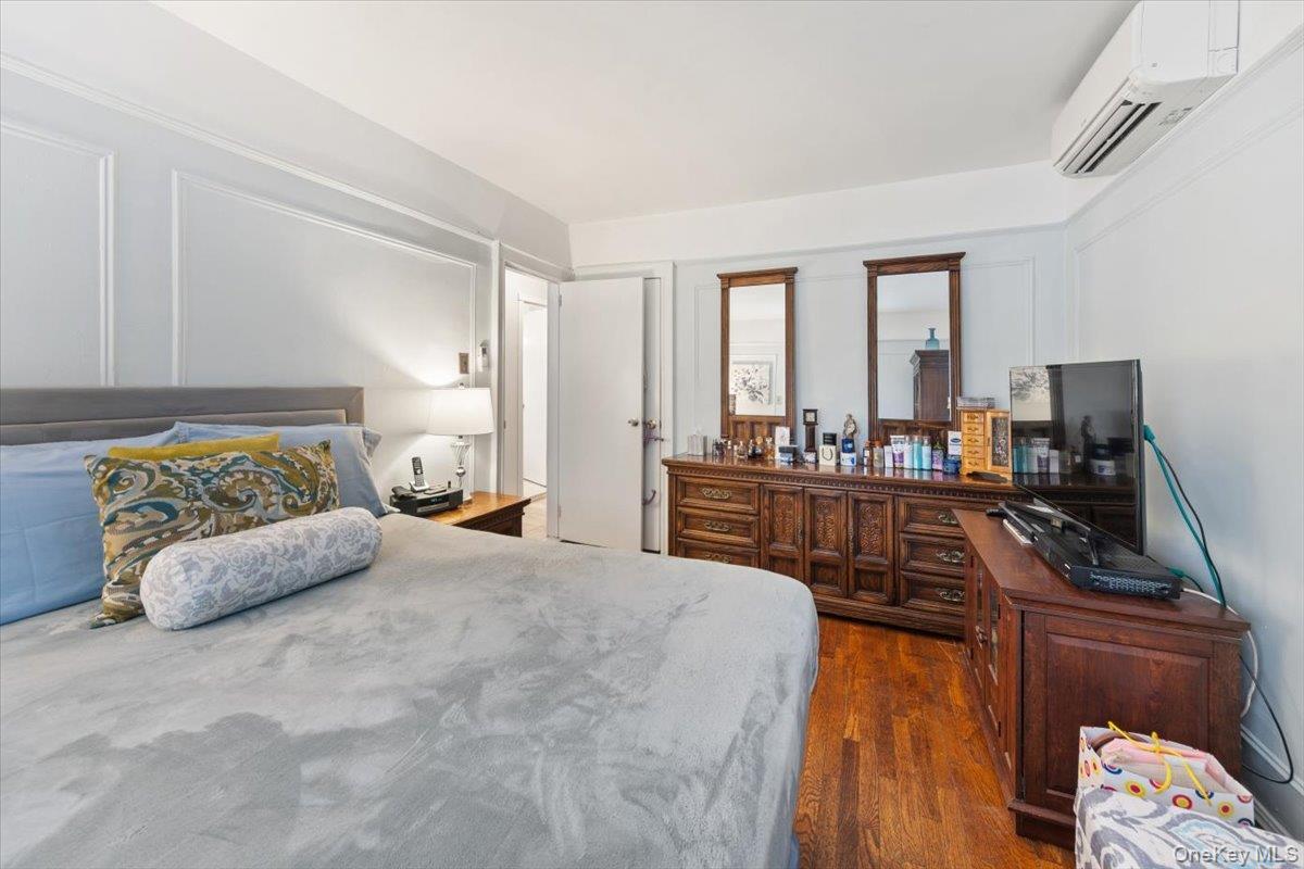 Single Family Esplanade  Bronx, NY 10469, MLS-923362-17