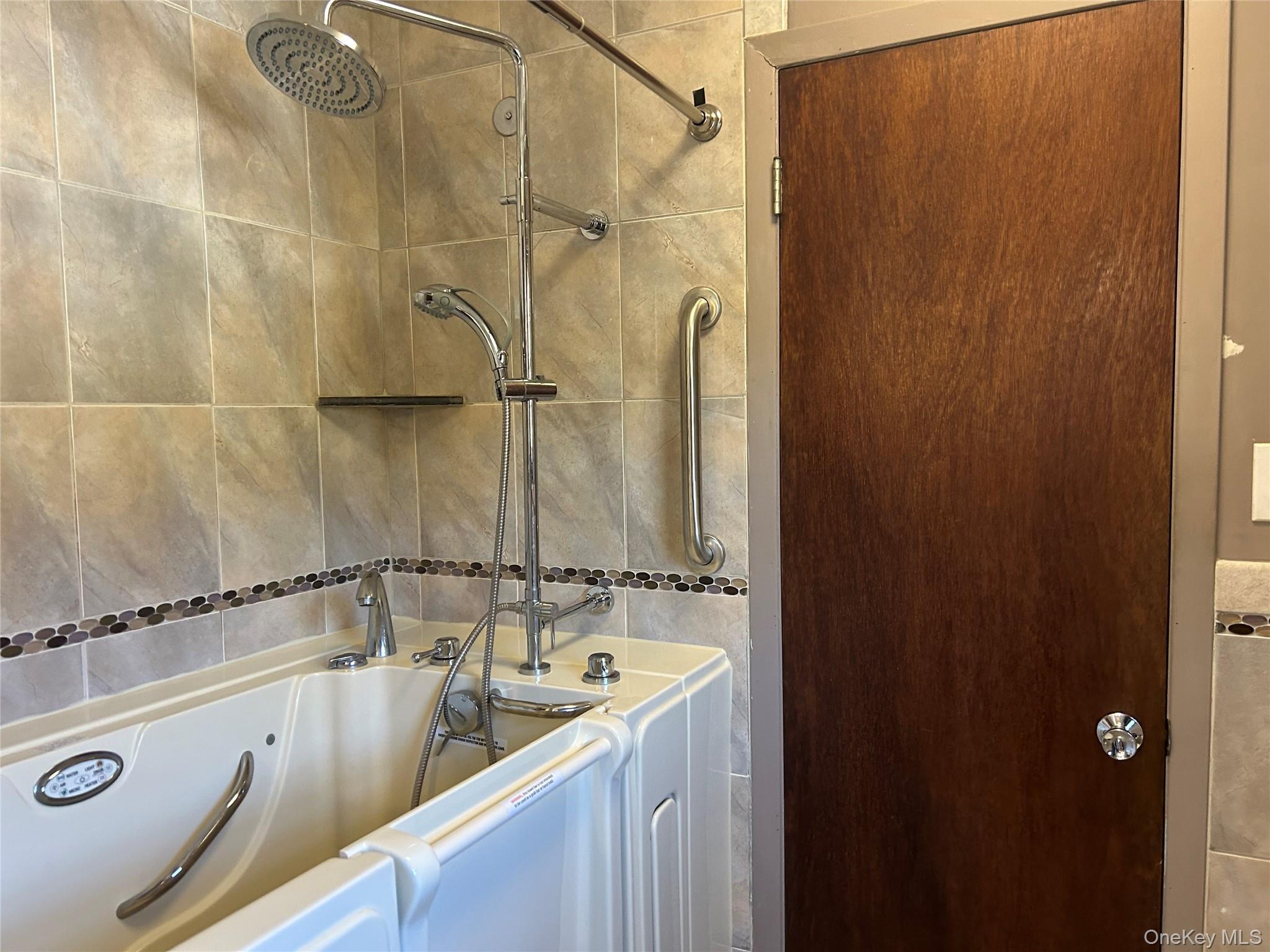 Single Family Young  Suffolk County, NY 11704, MLS-923365-3