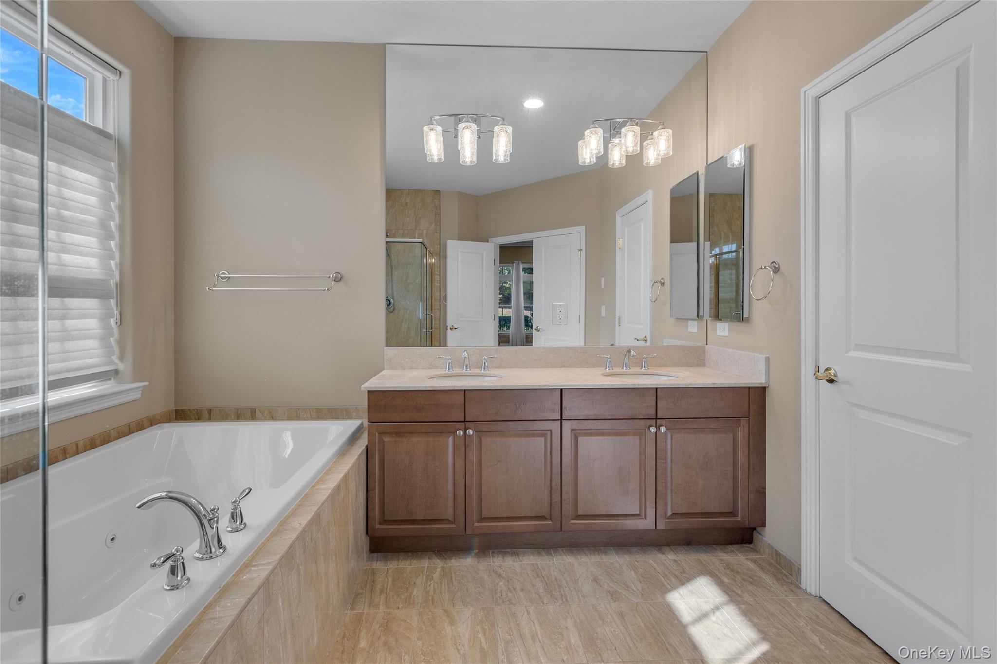 Single Family Hamlet Woods Suffolk County, NY 11780, MLS-923370-18