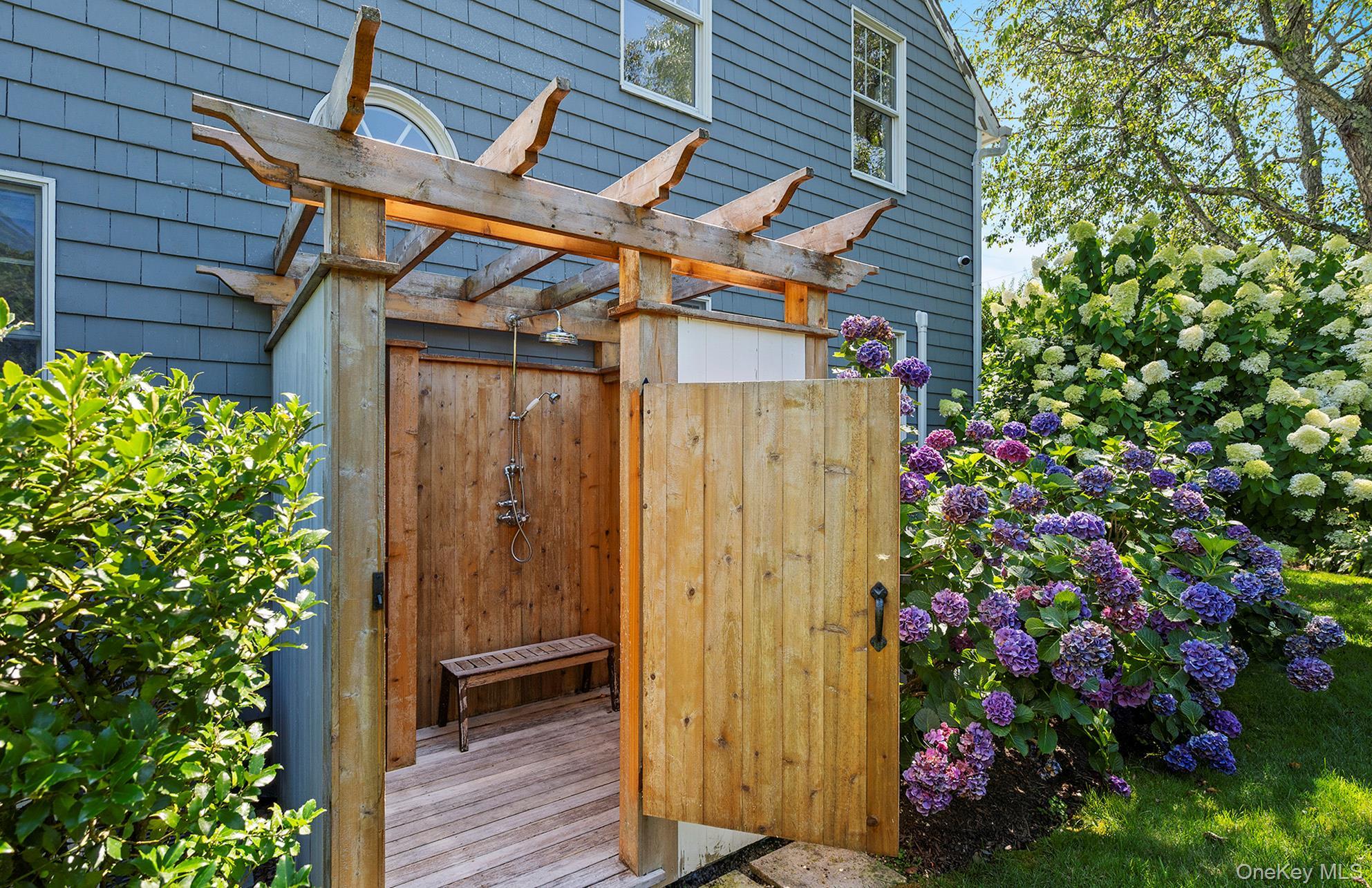 Single Family Windermere Suffolk County, NY 11963, MLS-923385-10