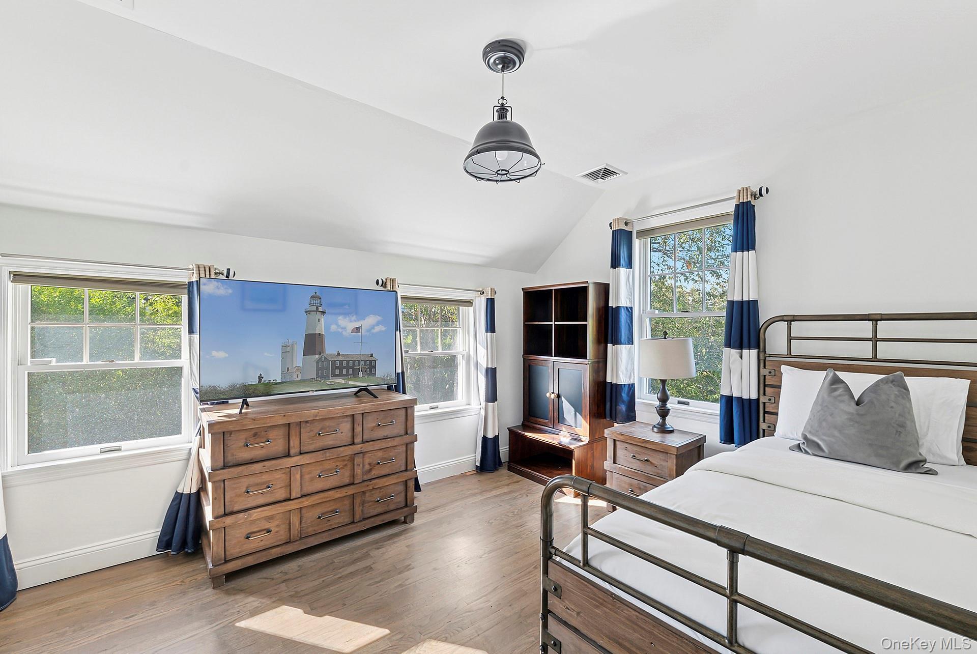 Single Family Windermere Suffolk County, NY 11963, MLS-923385-23