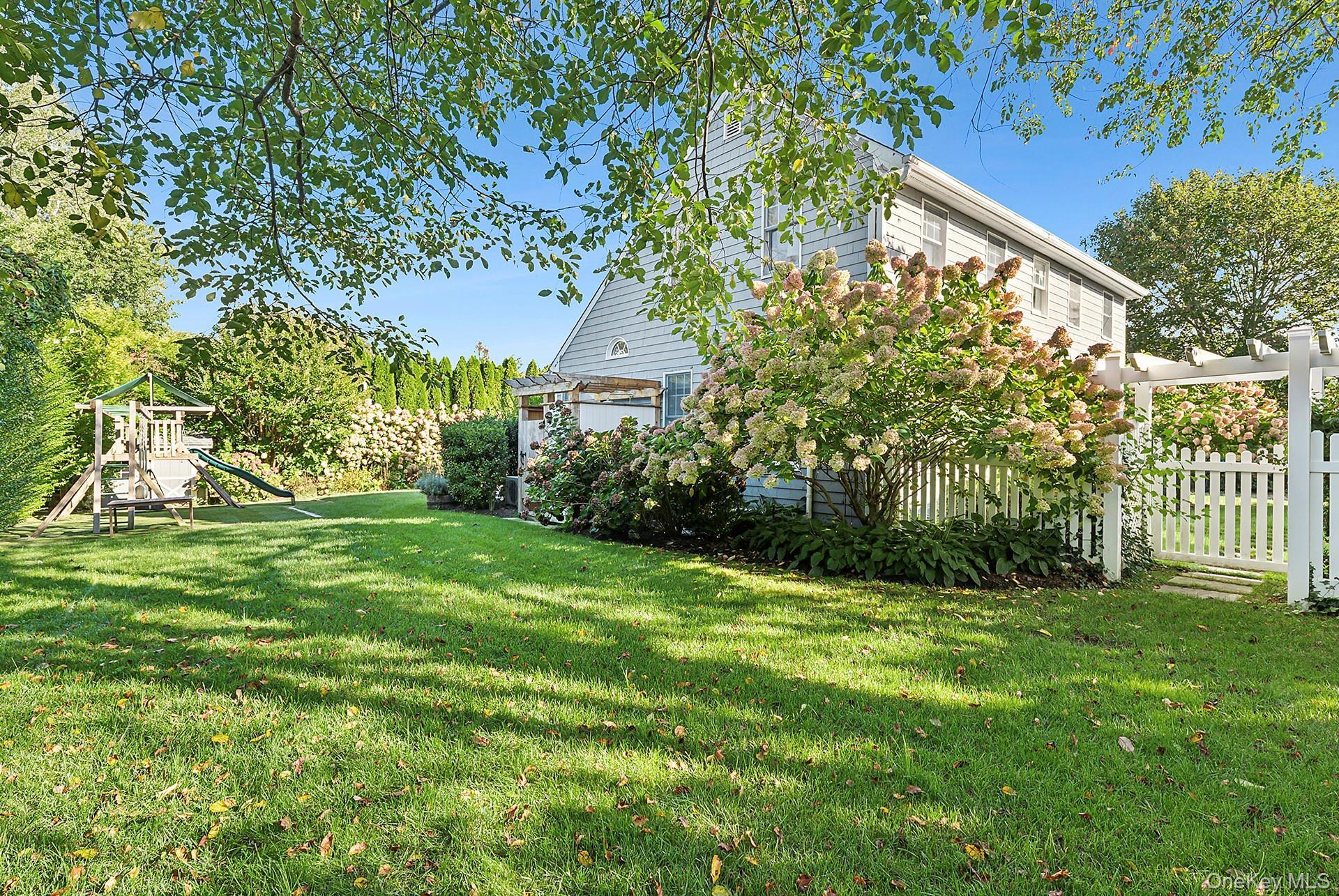 Single Family Windermere Suffolk County, NY 11963, MLS-923385-9