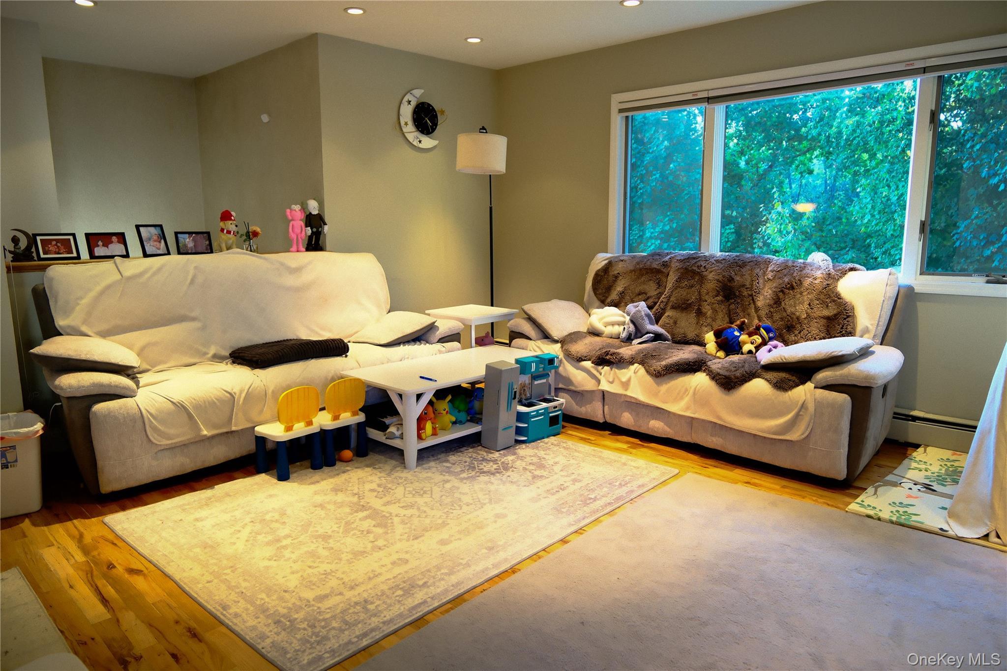 Single Family Bowman Suffolk County, NY 11754, MLS-923400-10