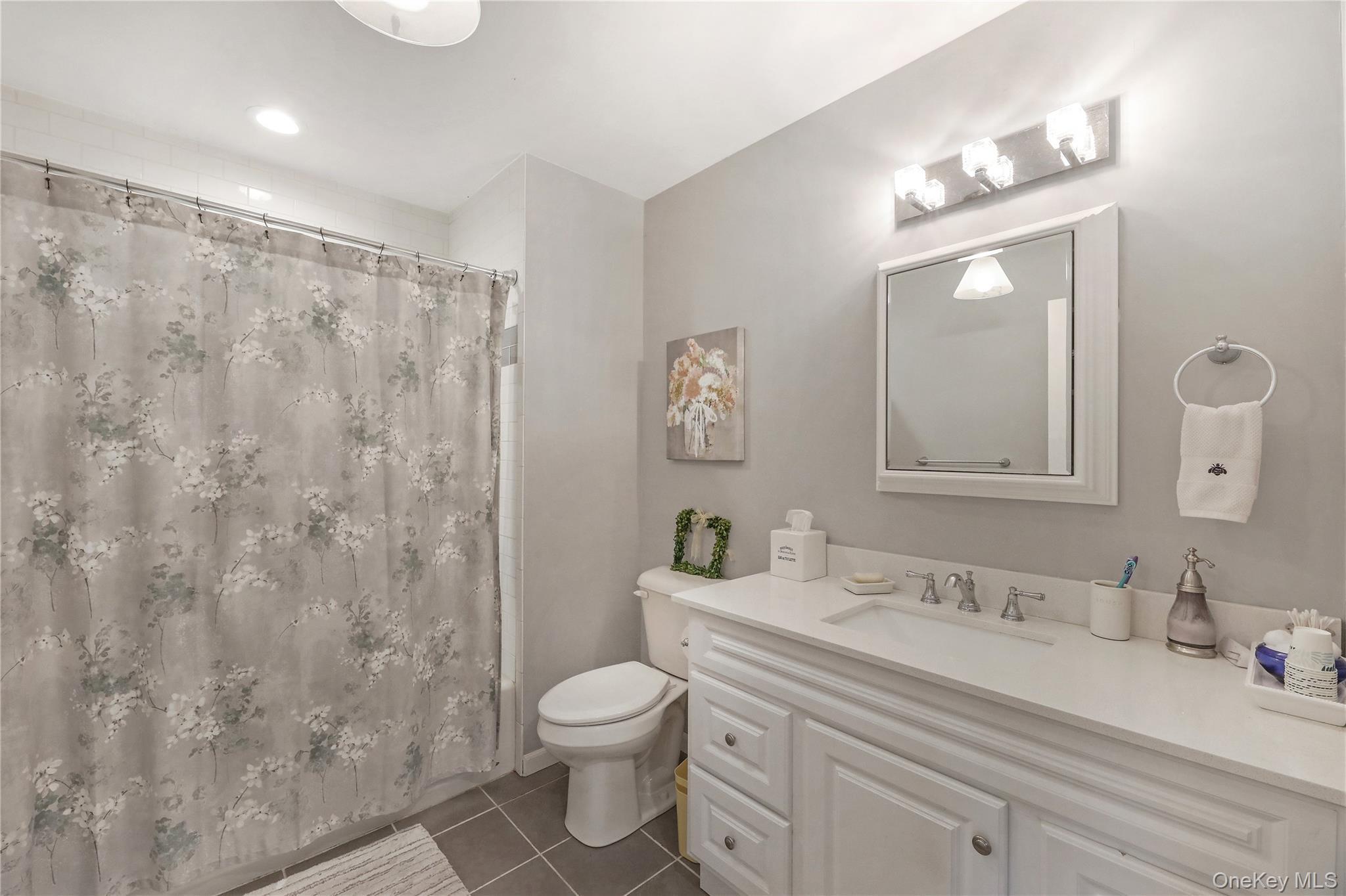 Single Family Nidzyn Suffolk County, NY 11960, MLS-923439-17