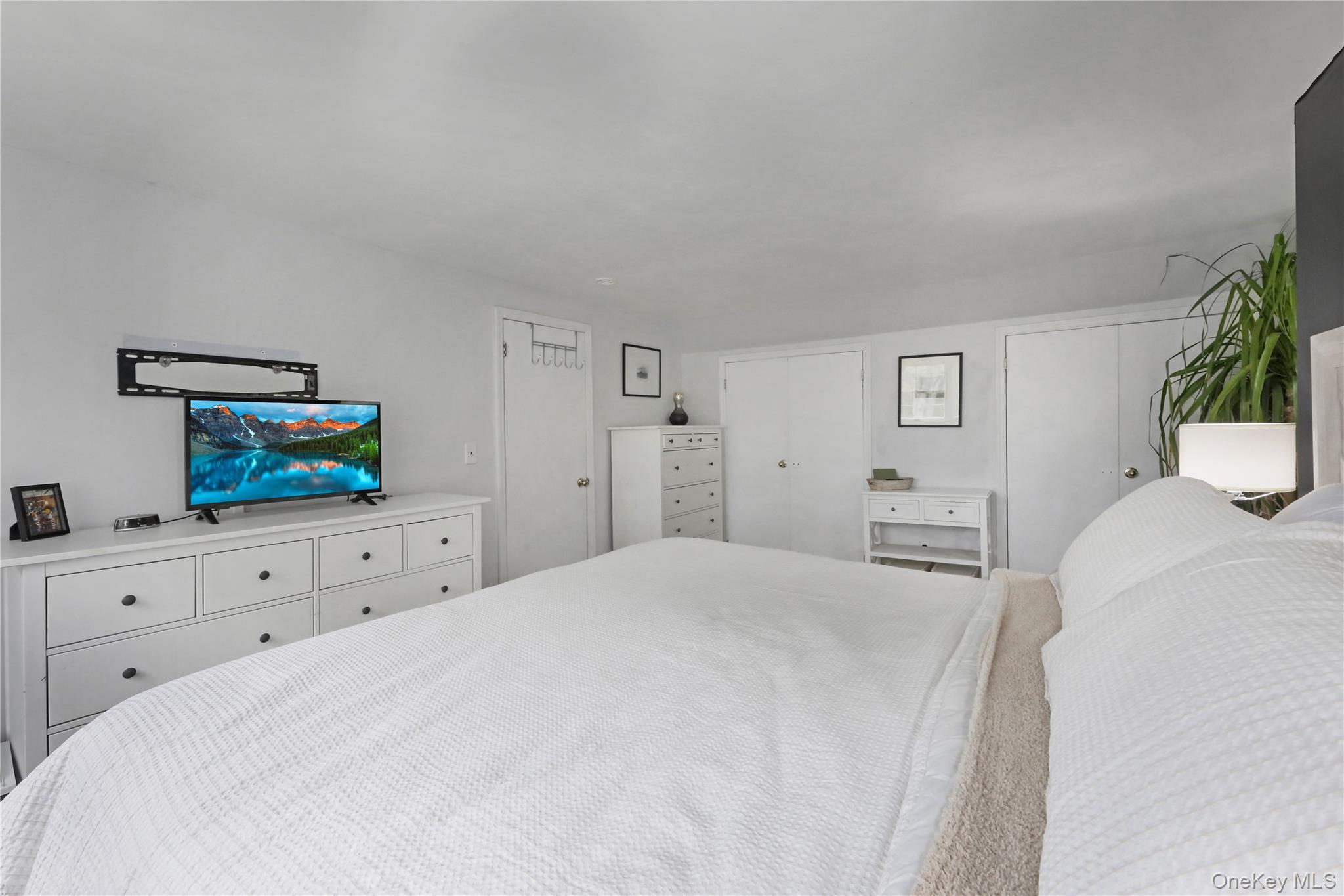 Single Family Nidzyn Suffolk County, NY 11960, MLS-923439-24