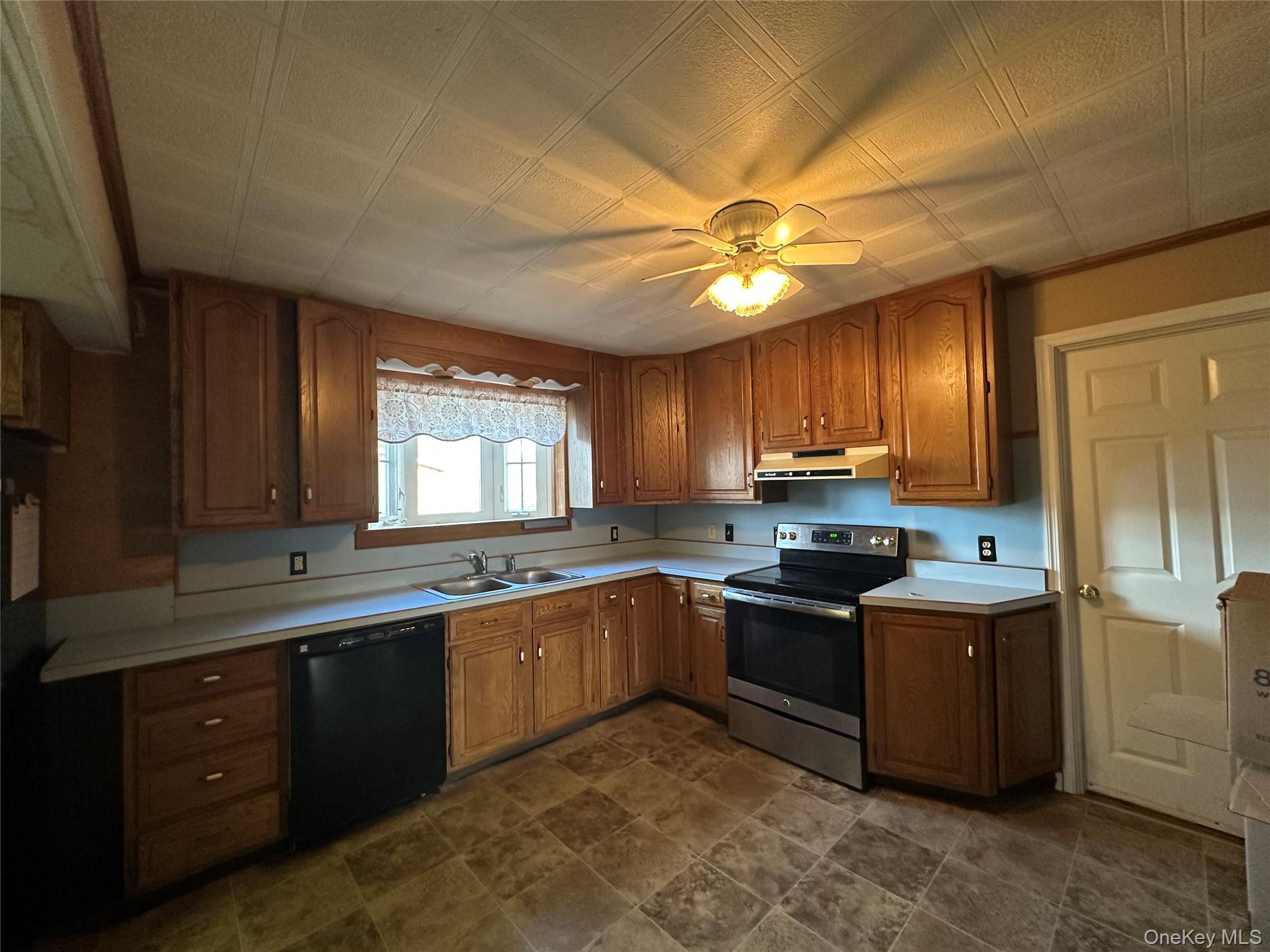 Single Family Main  Ulster County, NY 12525, MLS-923530-8