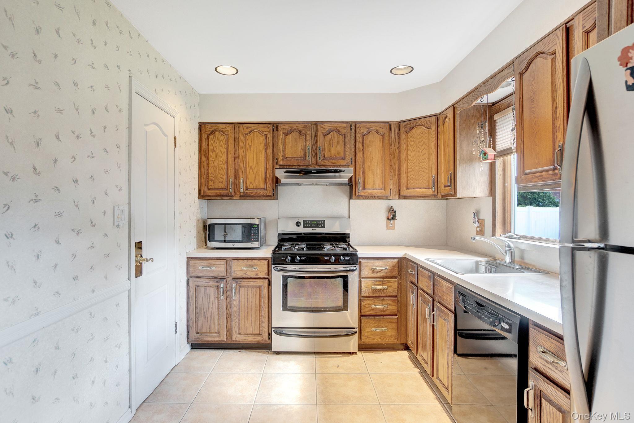 Single Family Lehigh Nassau County, NY 11801, MLS-923535-5