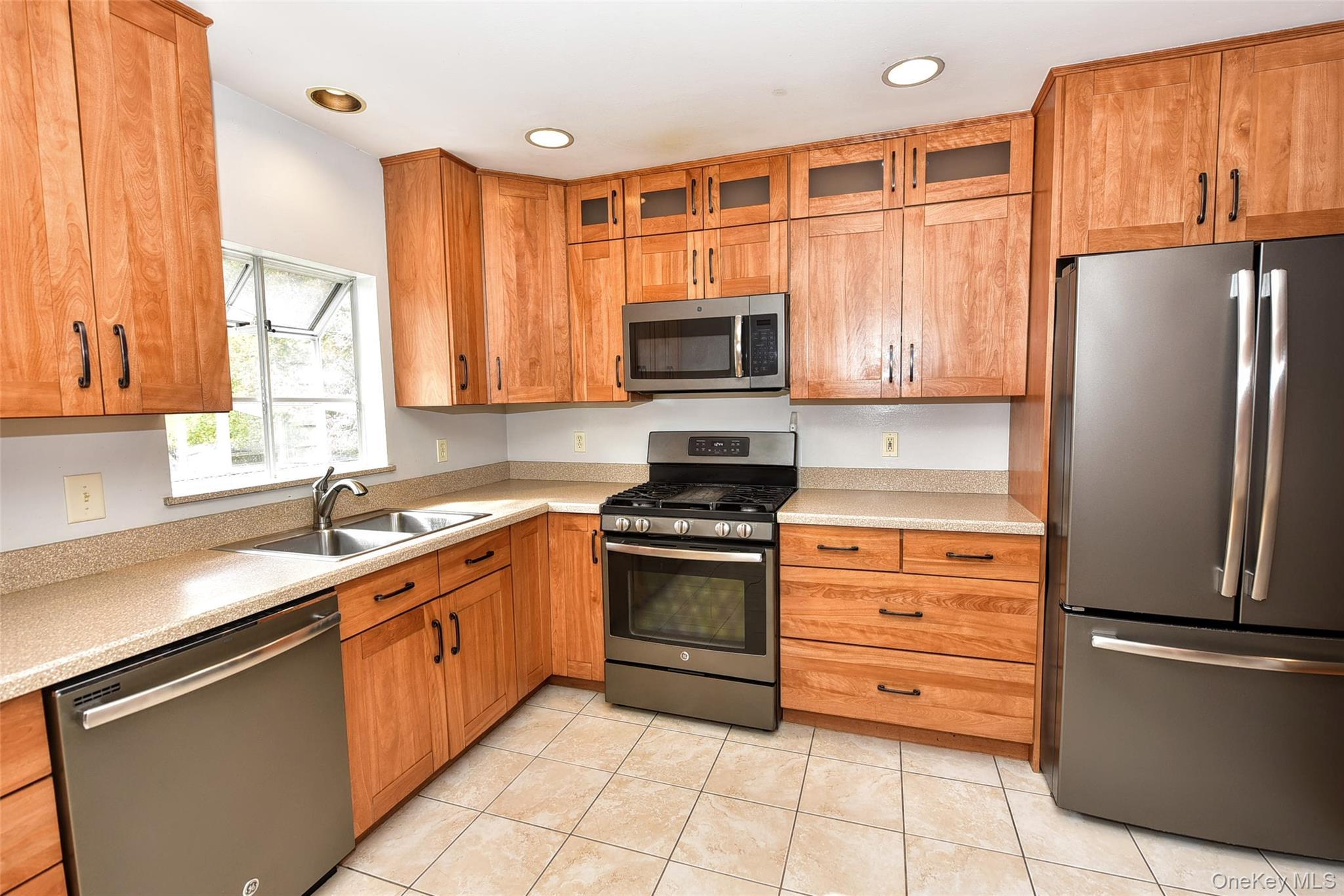 Single Family Hillcrest Rockland County, NY 10901, MLS-923553-12