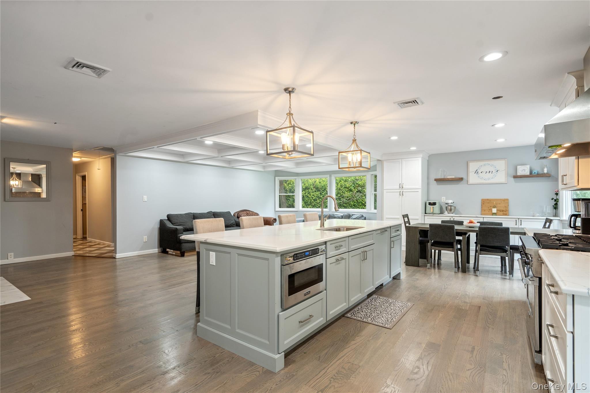 Single Family Hollow Suffolk County, NY 11746, MLS-923578-16