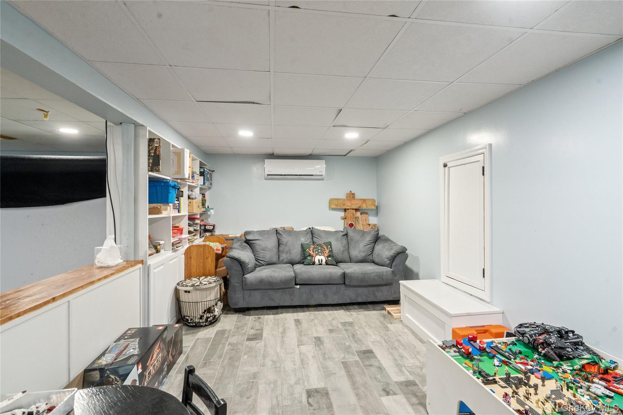 Single Family Hollow Suffolk County, NY 11746, MLS-923578-35