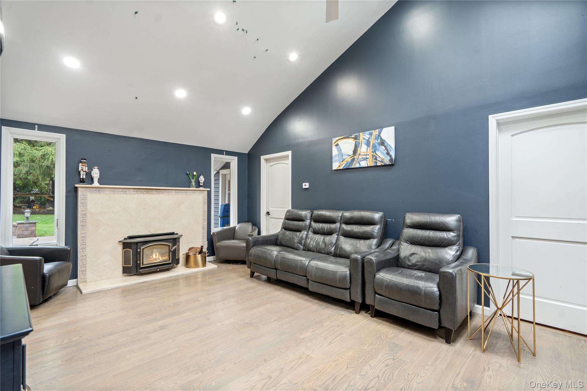 Single Family Hollow Suffolk County, NY 11746, MLS-923578-7