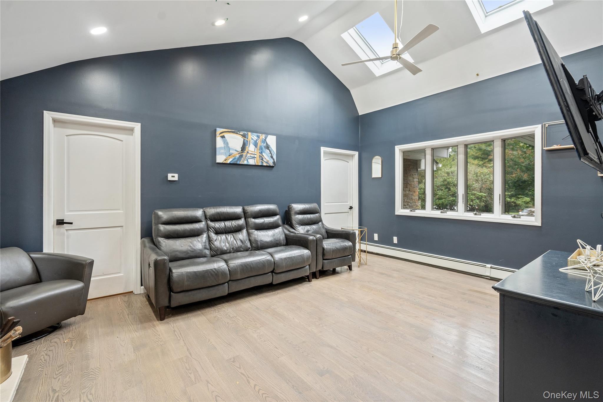 Single Family Hollow Suffolk County, NY 11746, MLS-923578-8