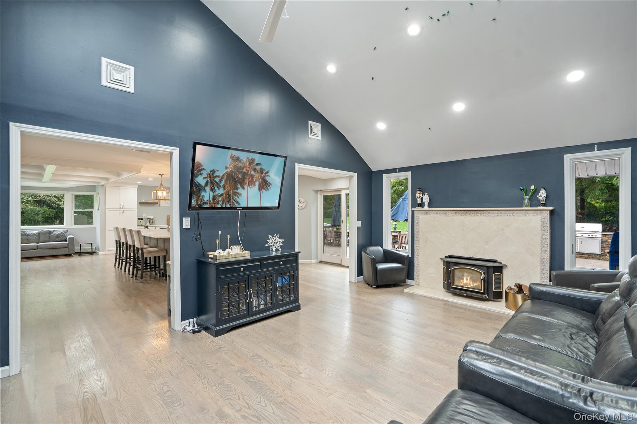 Single Family Hollow Suffolk County, NY 11746, MLS-923578-9