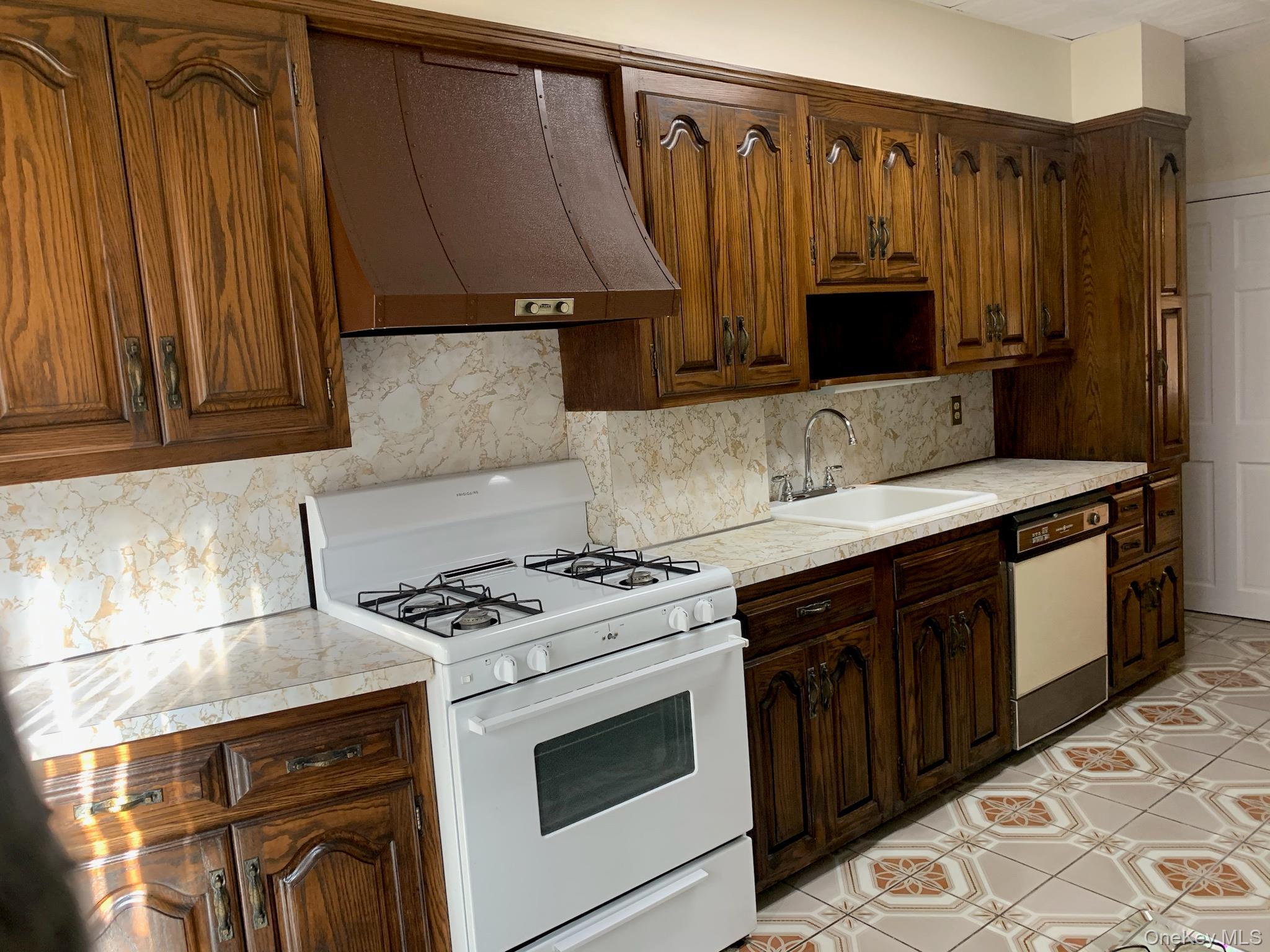 Single Family 85th  Queens, NY 11385, MLS-923640-2