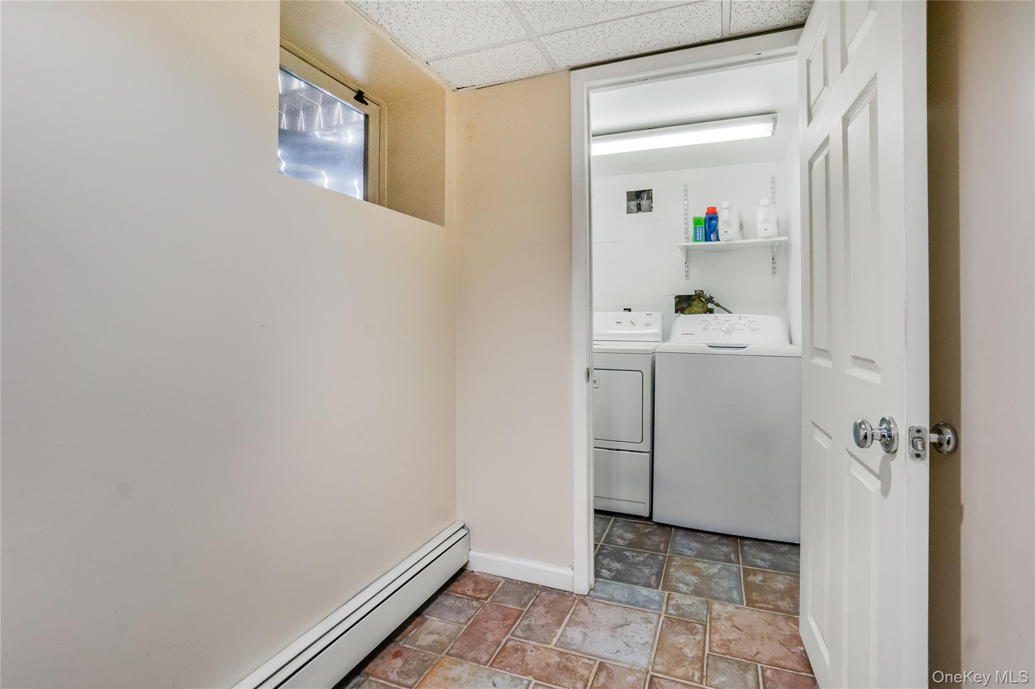 Single Family Maple  Nassau County, NY 11040, MLS-923646-27