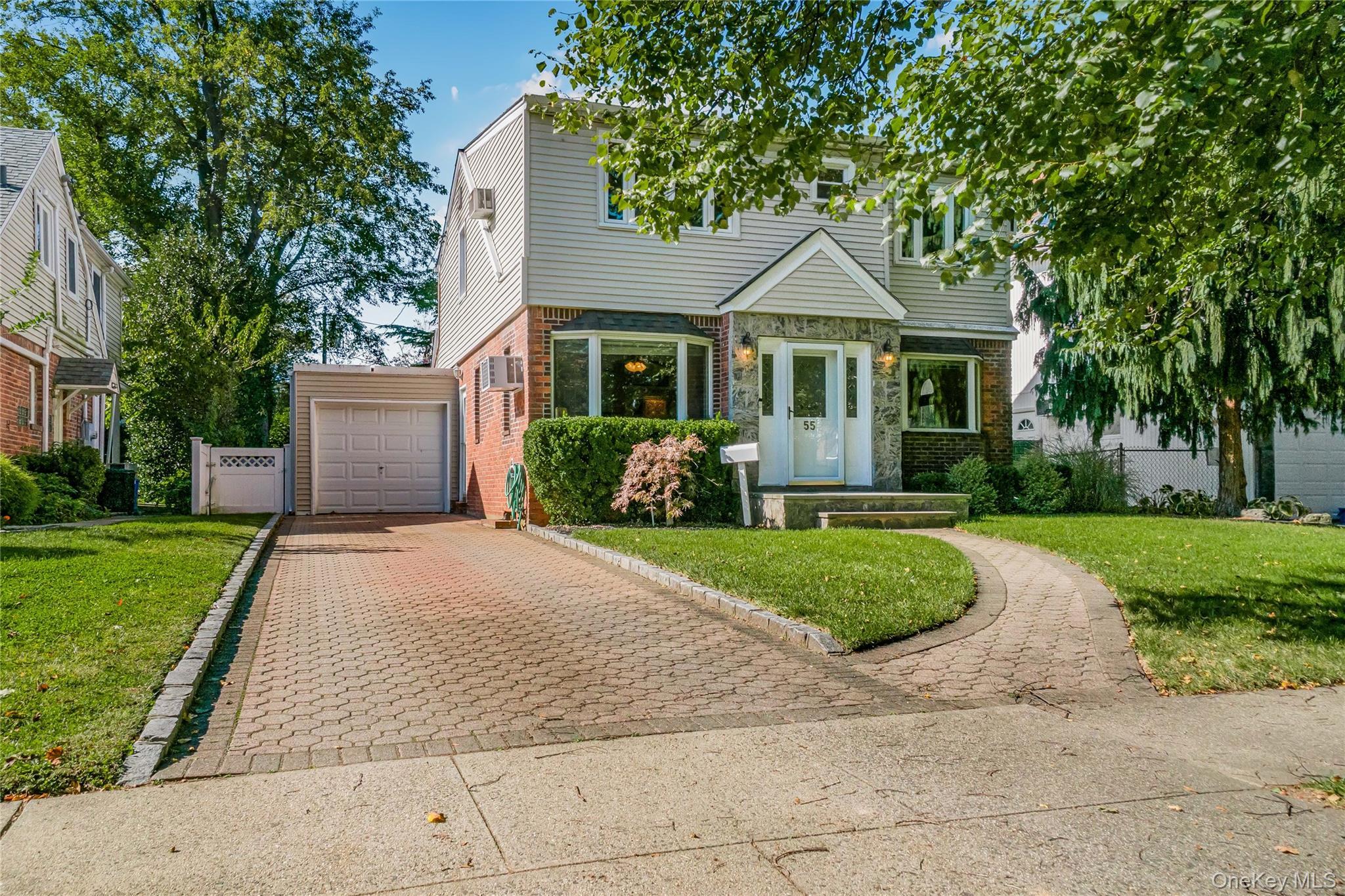 Single Family Maple  Nassau County, NY 11040, MLS-923646-3