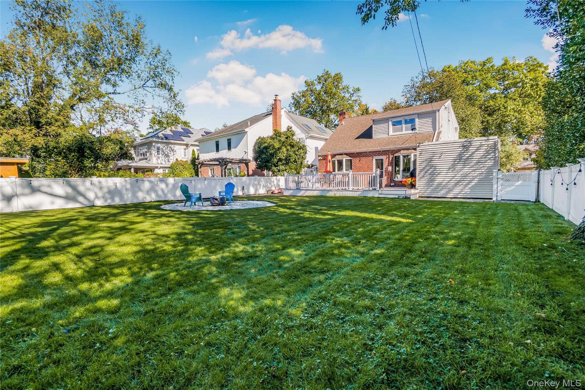 Single Family Maple  Nassau County, NY 11040, MLS-923646-32